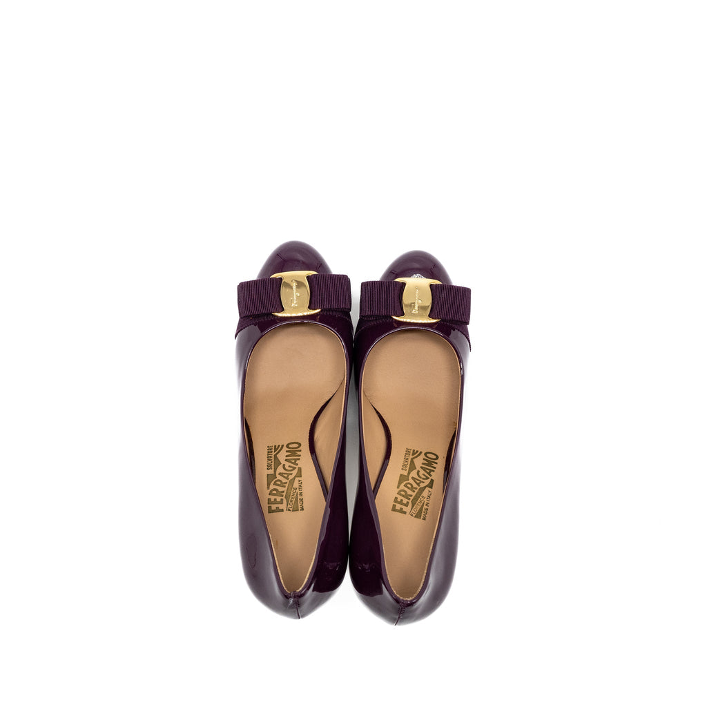 SALVATORE FERRAGAMO VARA BOW PUMPS PATENT PURPLE GHW