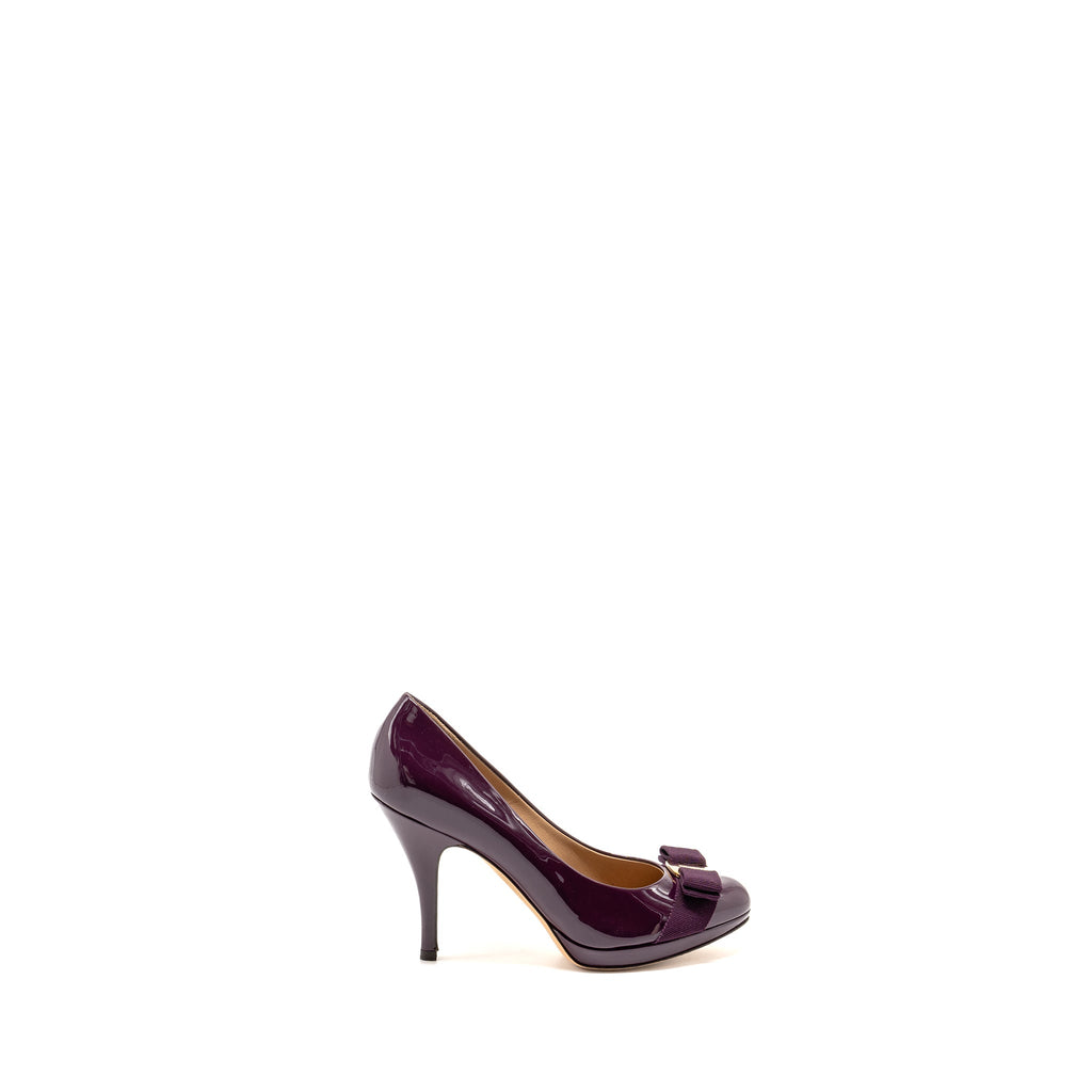 SALVATORE FERRAGAMO VARA BOW PUMPS PATENT PURPLE GHW