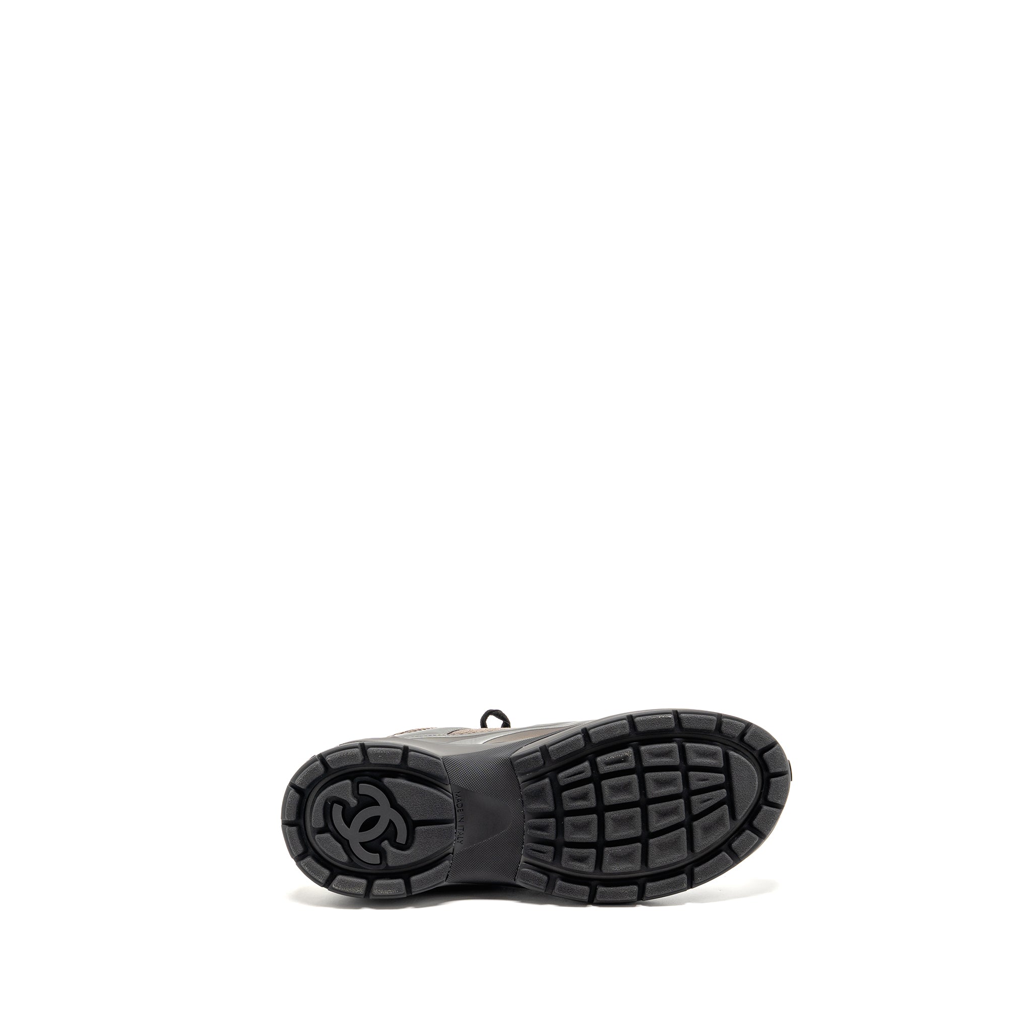 CHANEL CC LOGO SNEAKERS FABRIC/LAMINATED KHAKI/SILVER/DARK PURPLE