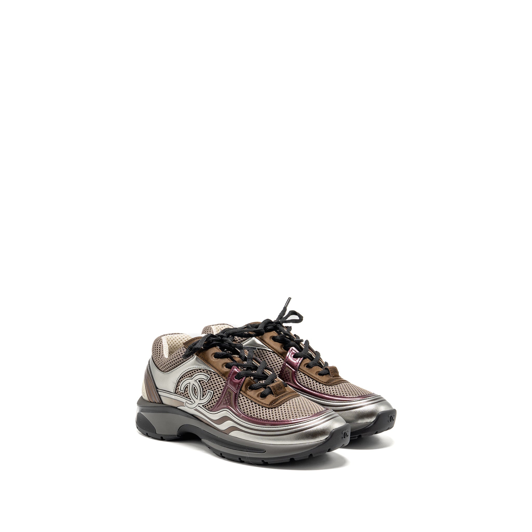 CHANEL CC LOGO SNEAKERS FABRIC/LAMINATED KHAKI/SILVER/DARK PURPLE