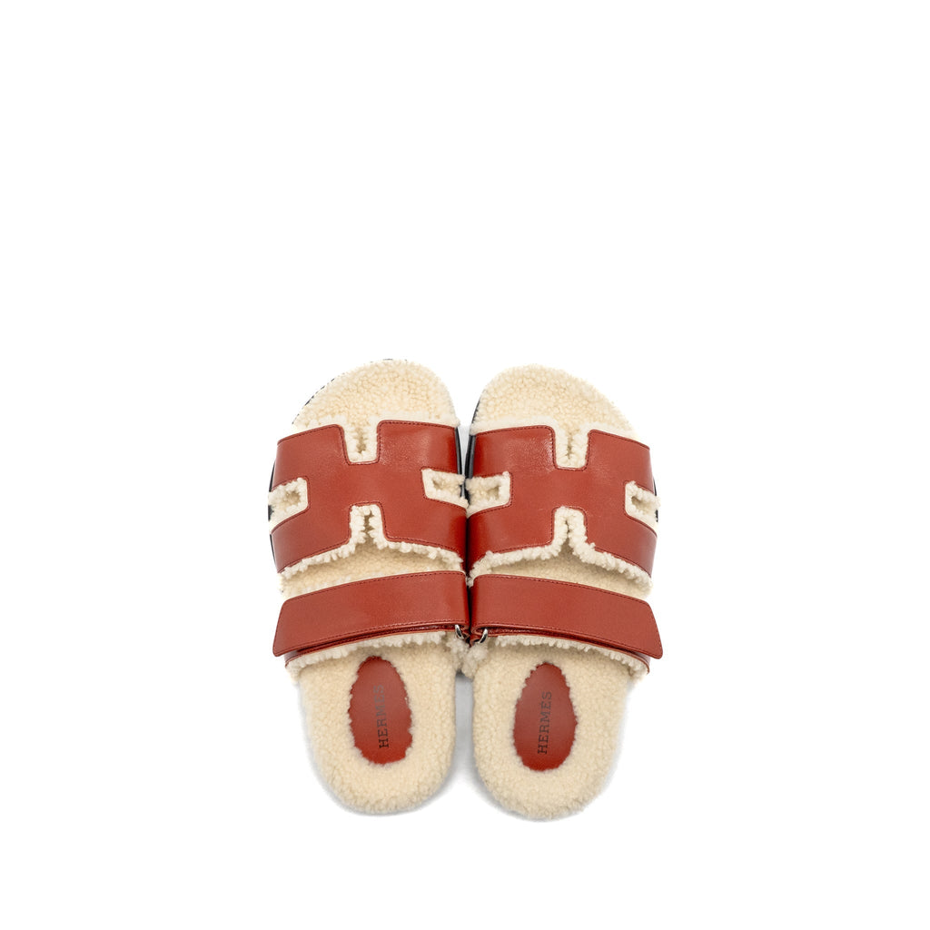HERMES FEMME CHYPRE SANDALS GLAZED NAPA/SHEARLING ROUGE SANGUINE/ECRU