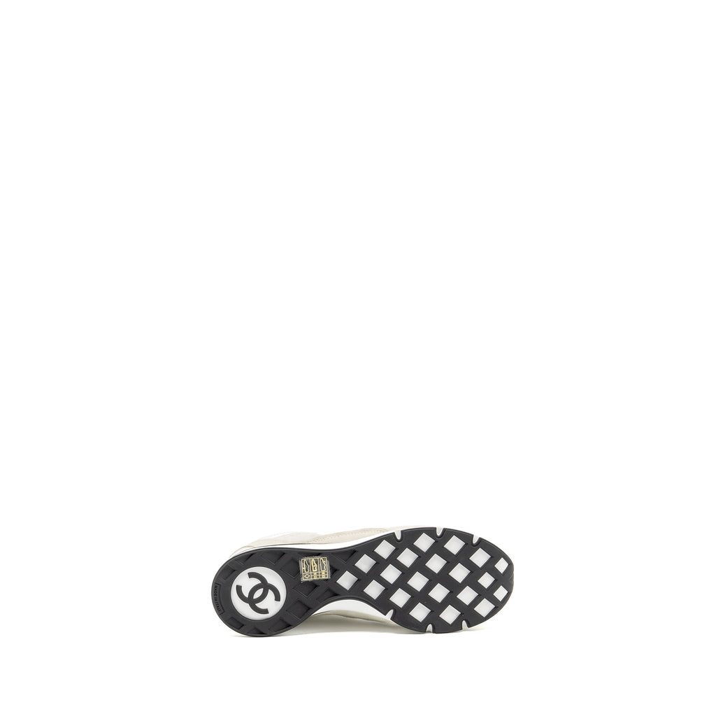 CHANEL CC LOGO SNEAKER SUEDE/NYLON/CALFSKIN WHITE/GREY/BLACK
