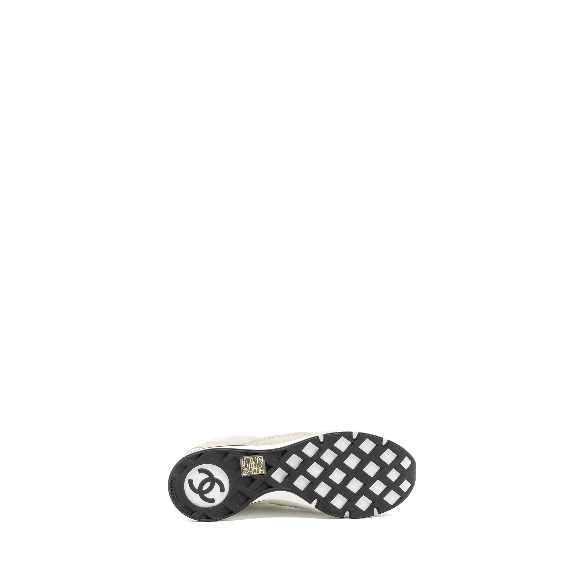 CHANEL CC LOGO SNEAKER SUEDE/NYLON/CALFSKIN WHITE/GREY/BLACK