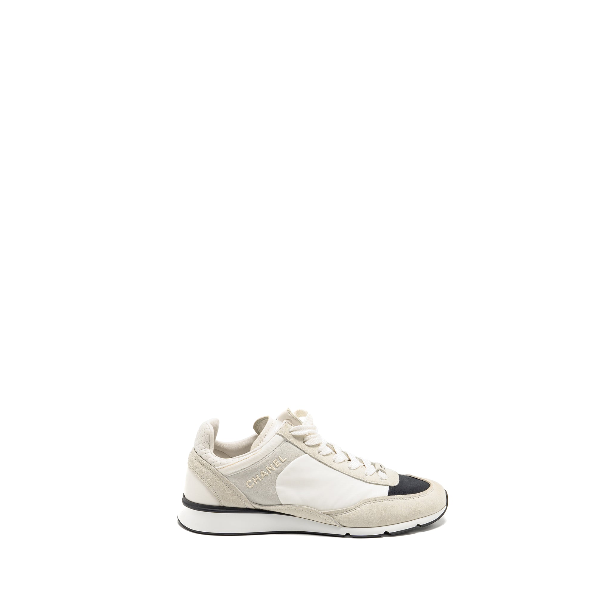 CHANEL CC LOGO SNEAKER SUEDE/NYLON/CALFSKIN WHITE/GREY/BLACK