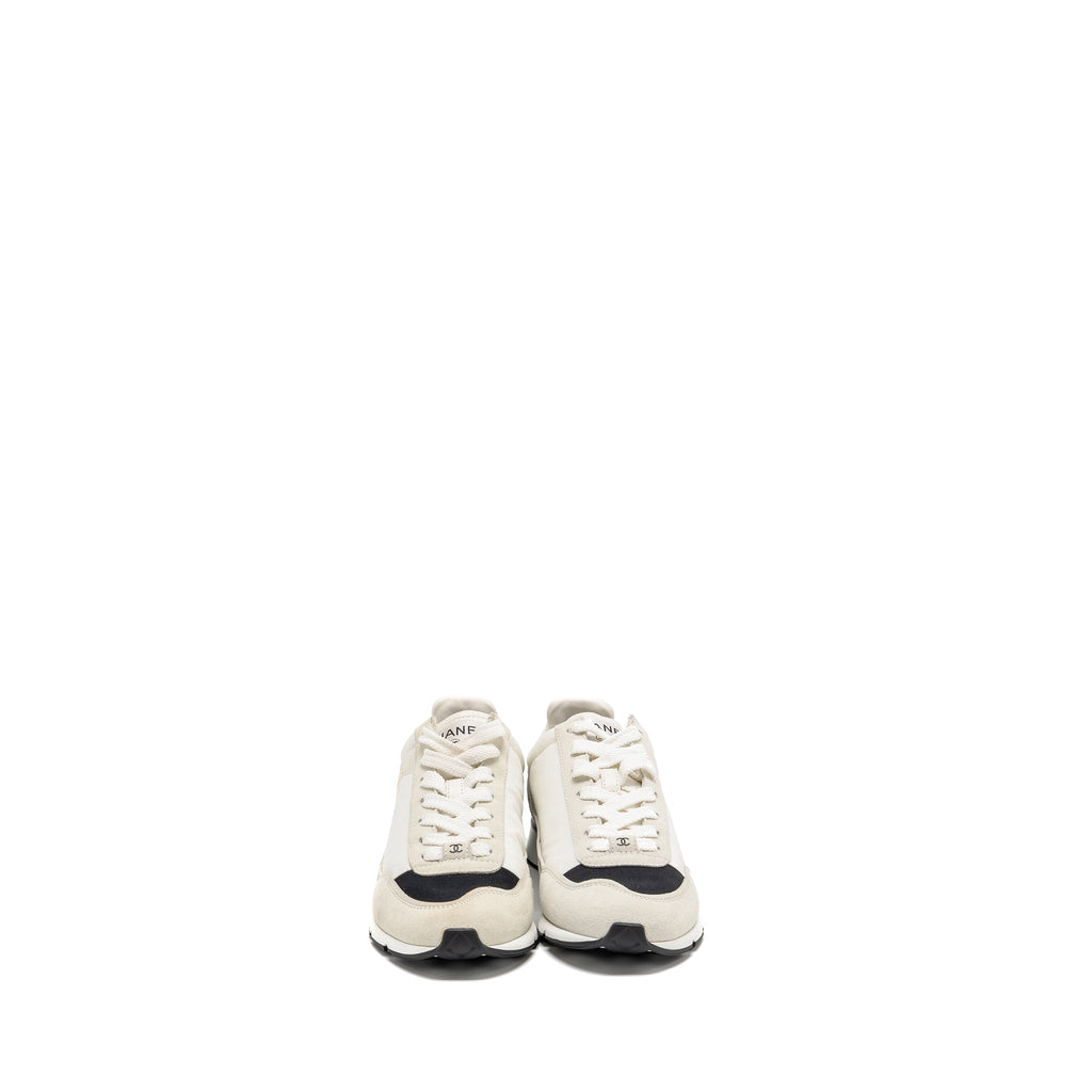 CHANEL CC LOGO SNEAKER SUEDE/NYLON/CALFSKIN WHITE/GREY/BLACK