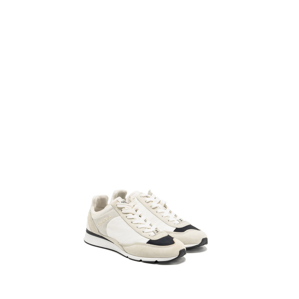 CHANEL CC LOGO SNEAKER SUEDE/NYLON/CALFSKIN WHITE/GREY/BLACK