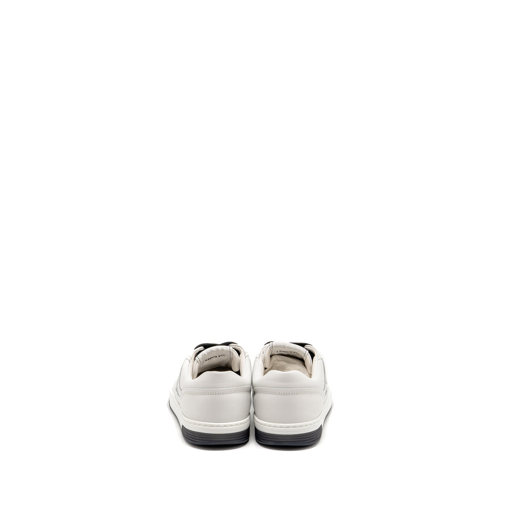 CHANEL CC LOGO SNEAKERS WHITE / BLACK / GREY