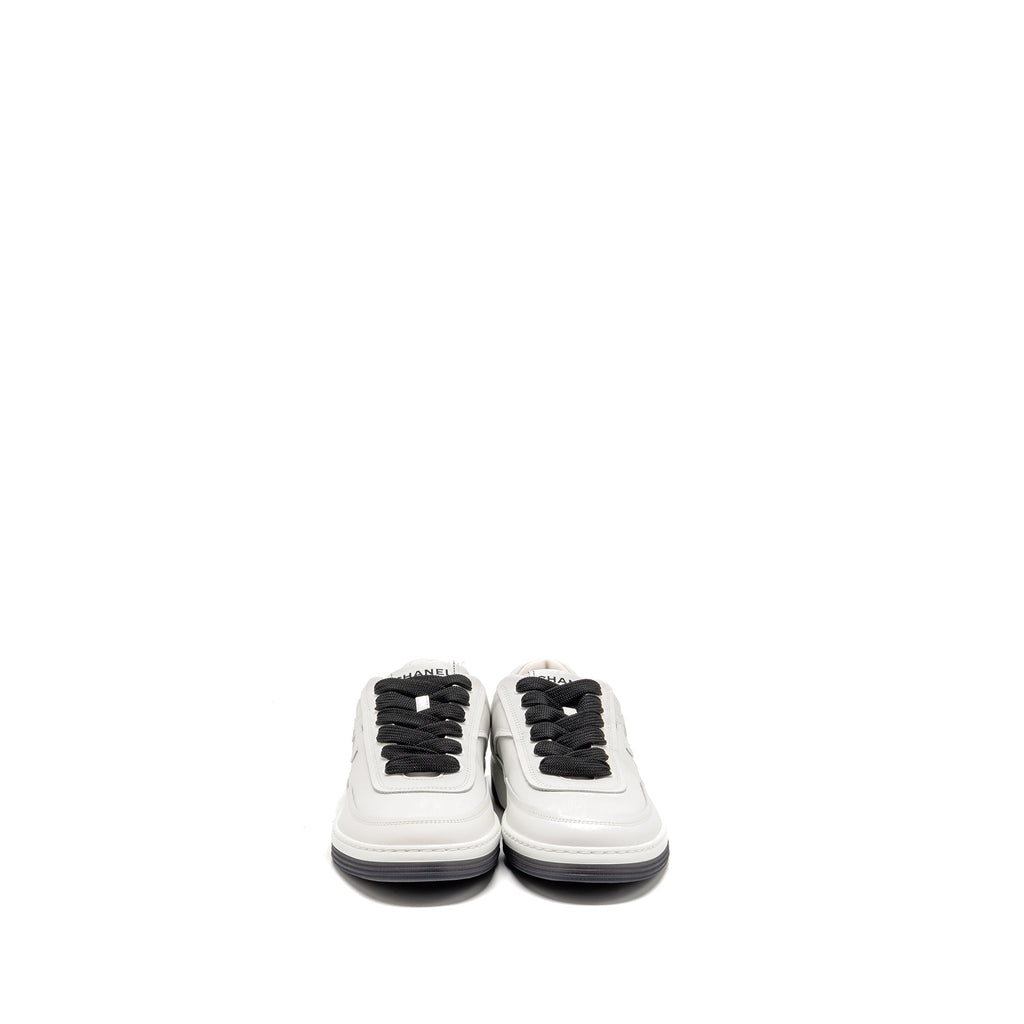 CHANEL CC LOGO SNEAKERS WHITE / BLACK / GREY