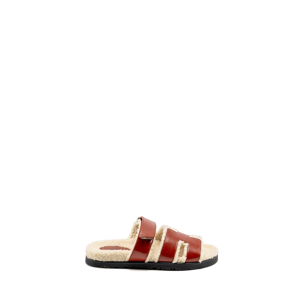 HERMES FEMME CHYPRE SANDALS GLAZED NAPA/SHEARLING ROUGE SANGUINE/ECRU