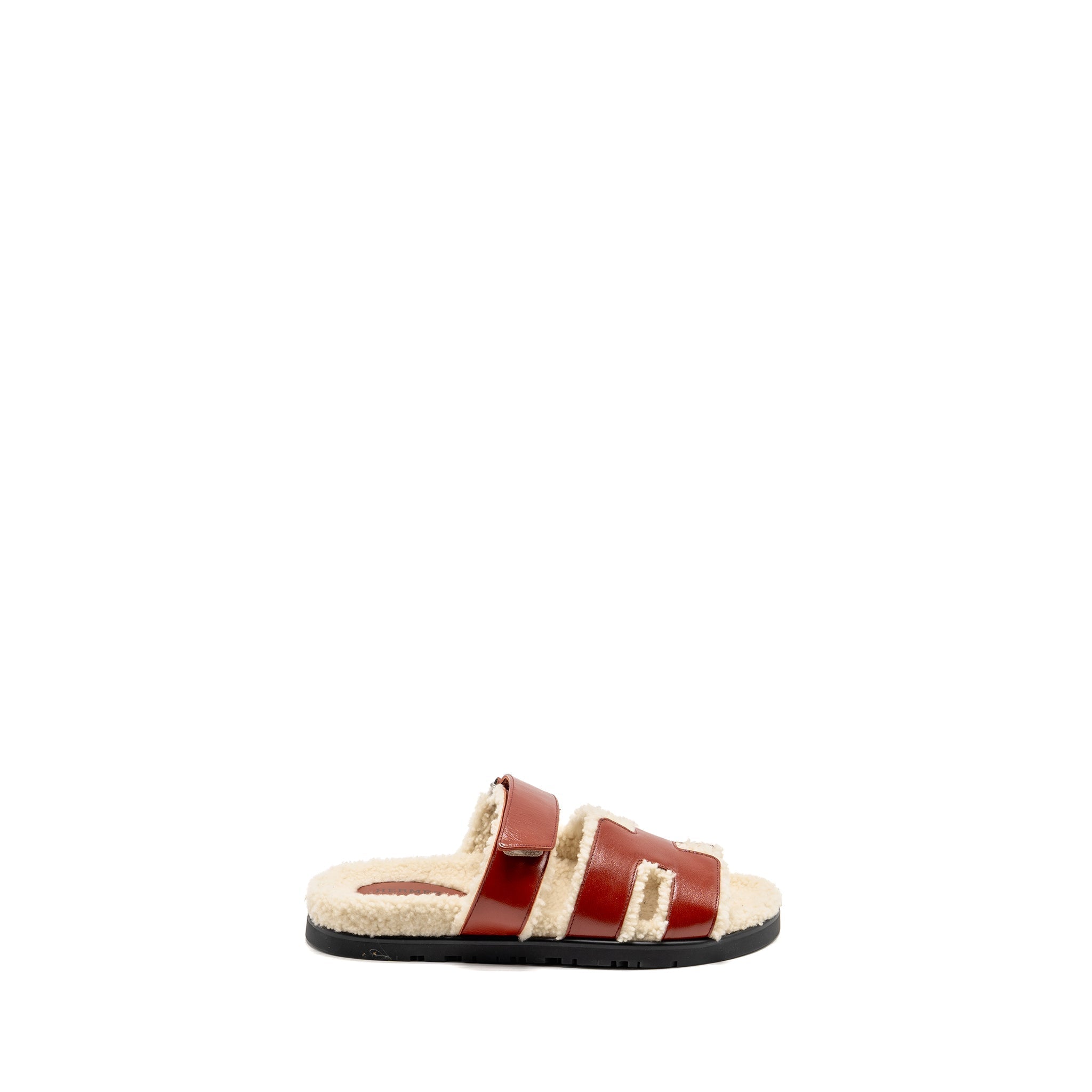 HERMES FEMME CHYPRE SANDALS GLAZED NAPA/SHEARLING ROUGE SANGUINE/ECRU