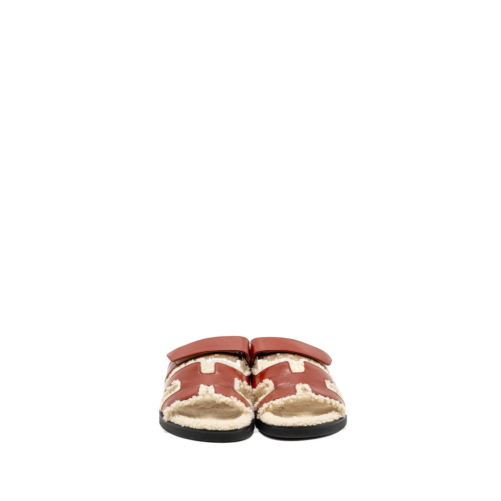 HERMES FEMME CHYPRE SANDALS GLAZED NAPA/SHEARLING ROUGE SANGUINE/ECRU
