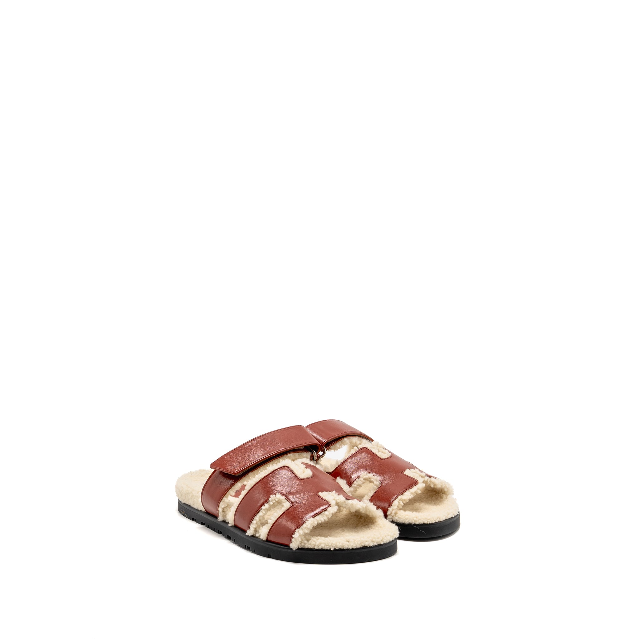 HERMES FEMME CHYPRE SANDALS GLAZED NAPA/SHEARLING ROUGE SANGUINE/ECRU