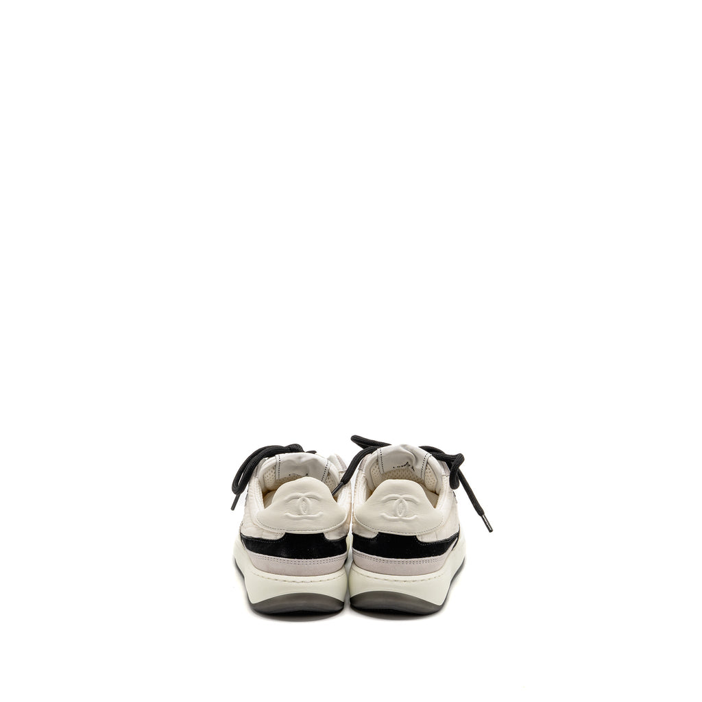 CHANEL CC SNEAKERS SUEDE/FABRIC/CALFSKIN WHITE/LIGHT GREY/BLACK