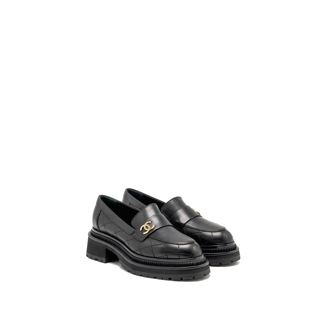 CHANEL 23A QULITED CC PLATFORM LOAFERS BLACK LGHW