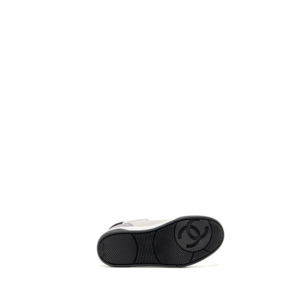 CHANEL LOW TOP SNEAKER SUEDE GREY