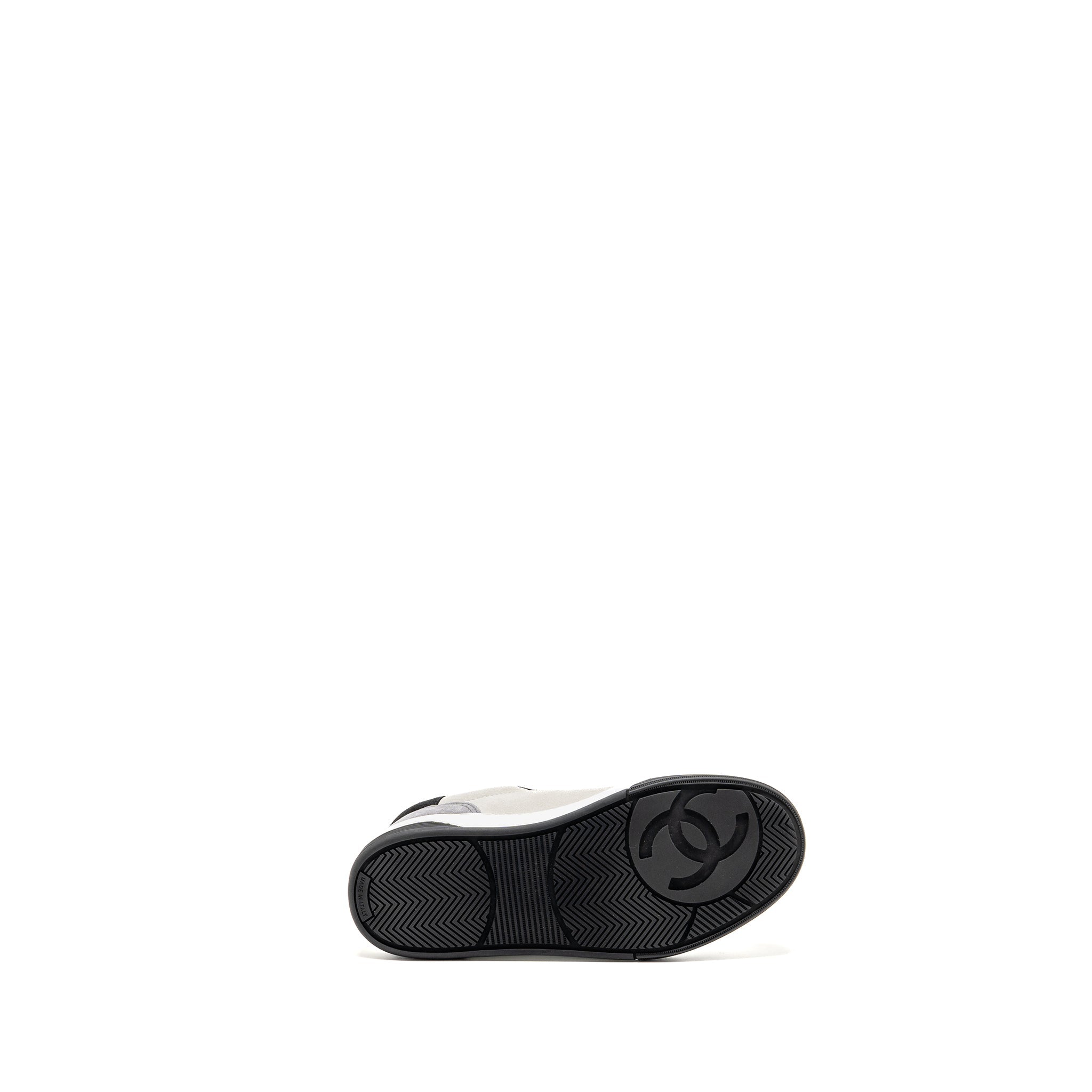 CHANEL LOW TOP SNEAKER SUEDE GREY