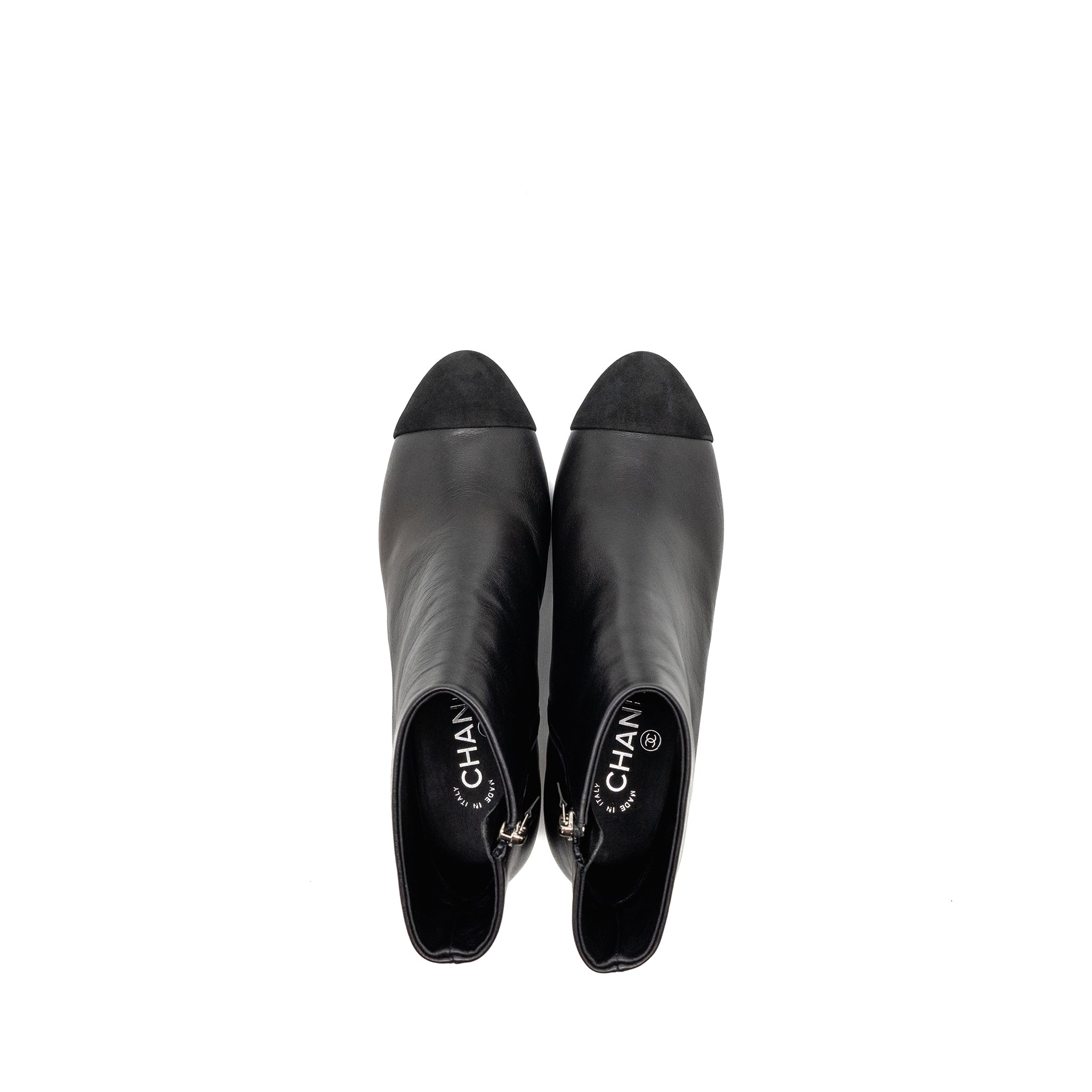 CHANEL INTERLOCKING BOOTS LETTER/PEARL LEATHER BLACK