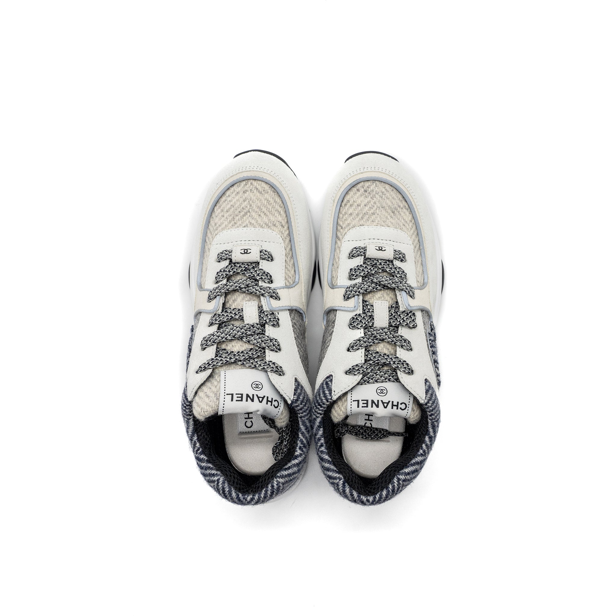 CHANEL CC LOGO SNEAKERS SUEDE / FABRIC LIGHT GREY