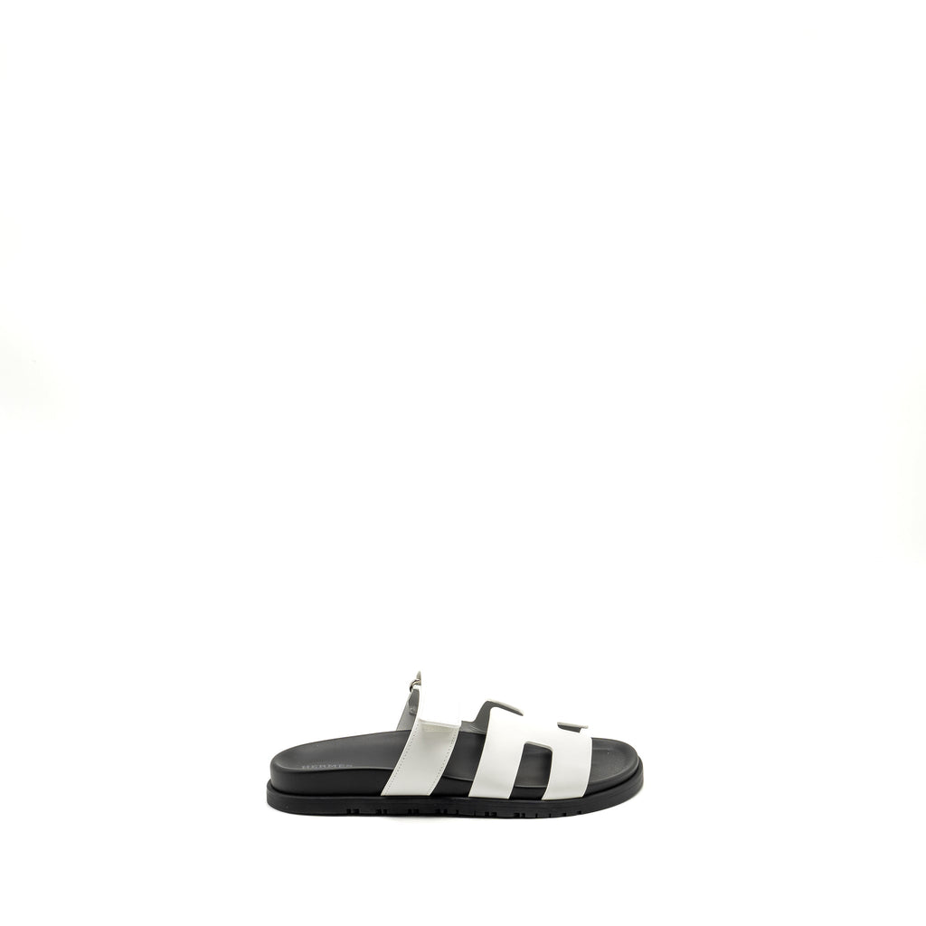 HERMES CHYPRE SANDAL CALFSKIN WHITE / BLACK