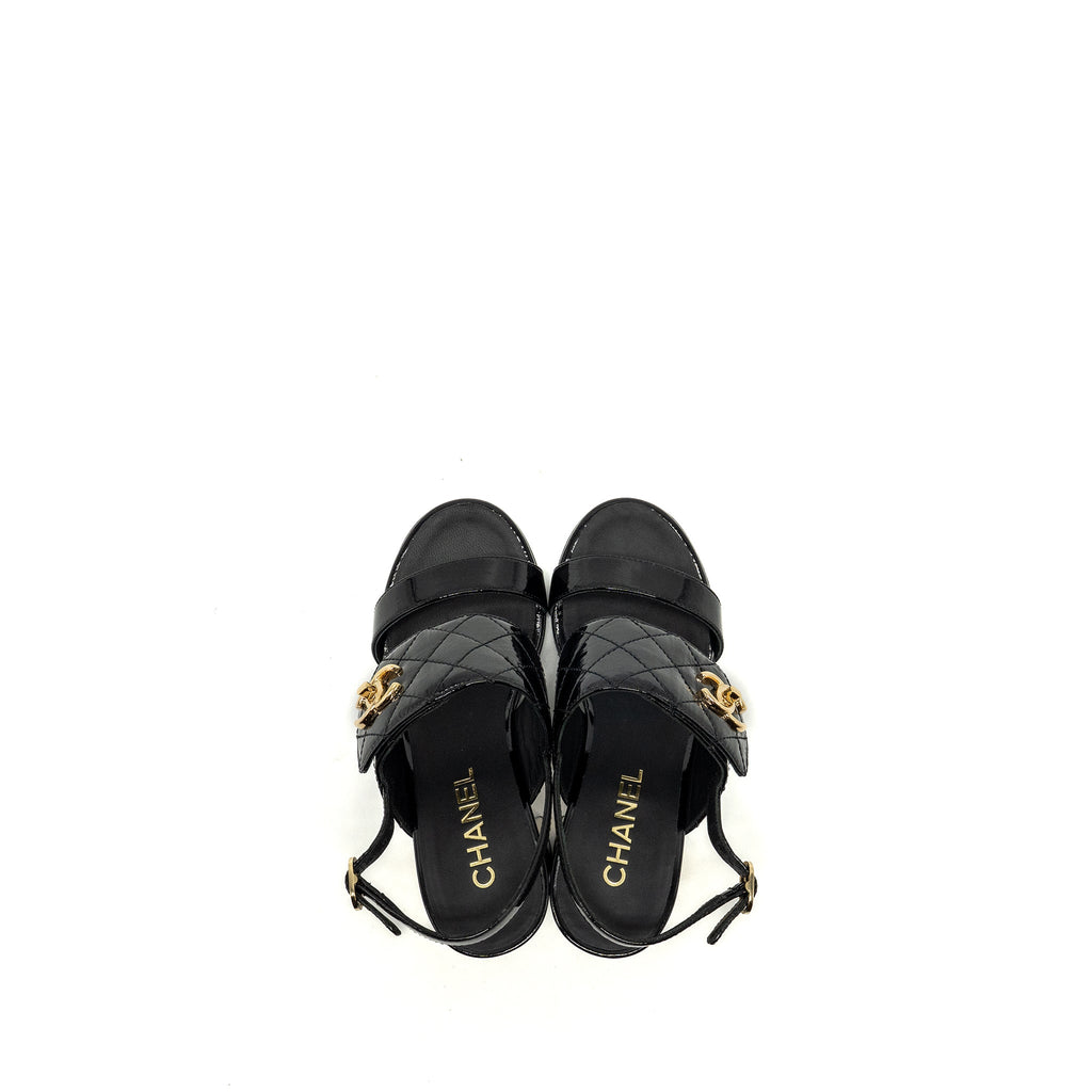 CHANEL 23P CC LOGO SANDALS PATENT GOATSKIN BLACK