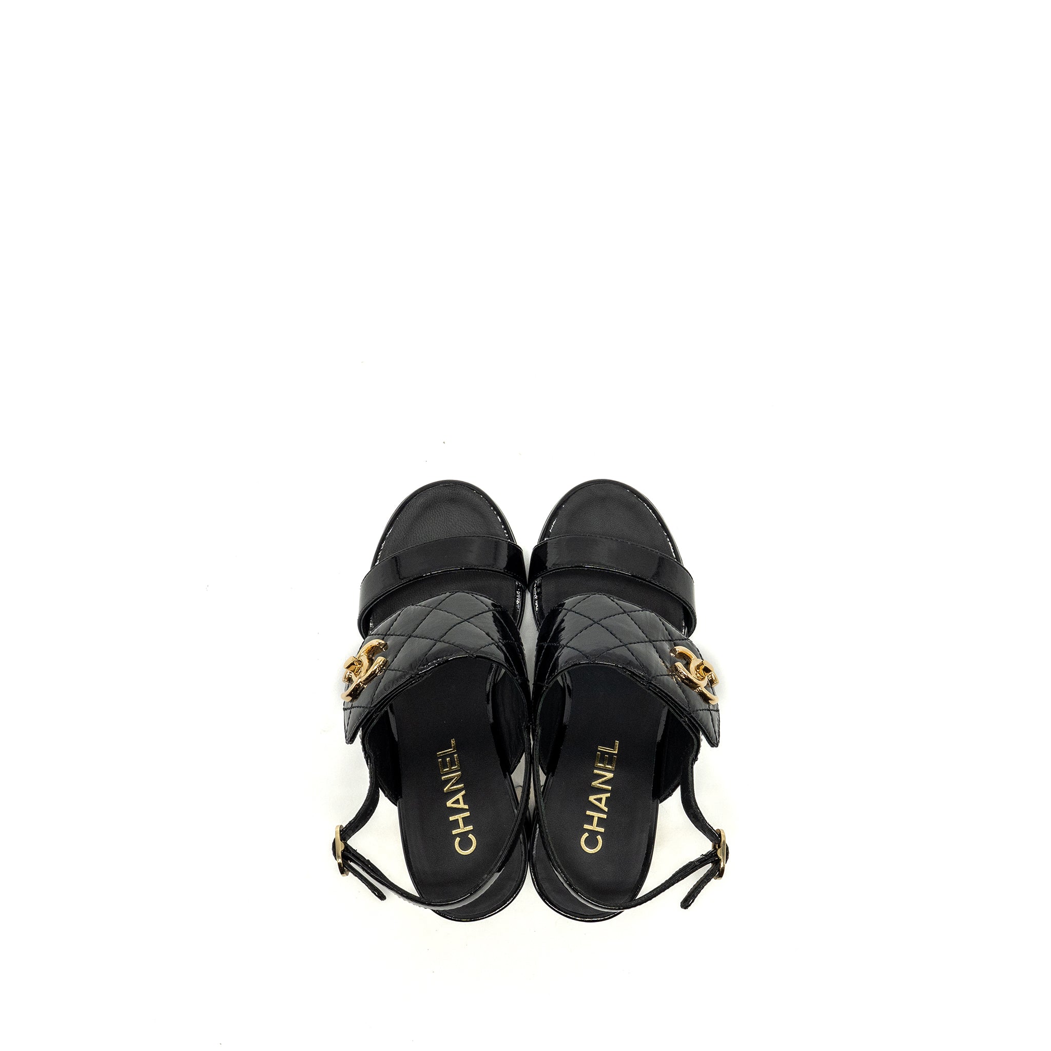 CHANEL 23P CC LOGO SANDALS PATENT GOATSKIN BLACK