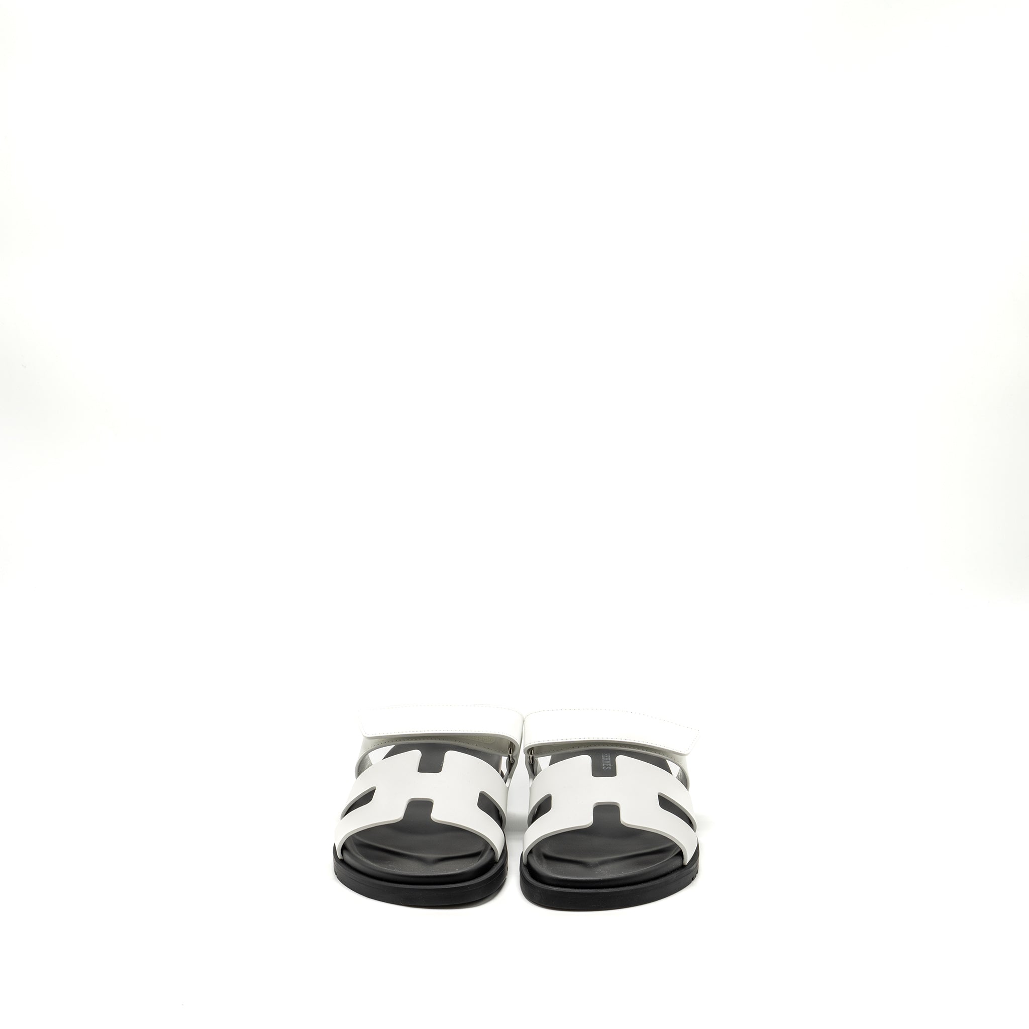 HERMES CHYPRE SANDAL CALFSKIN WHITE / BLACK