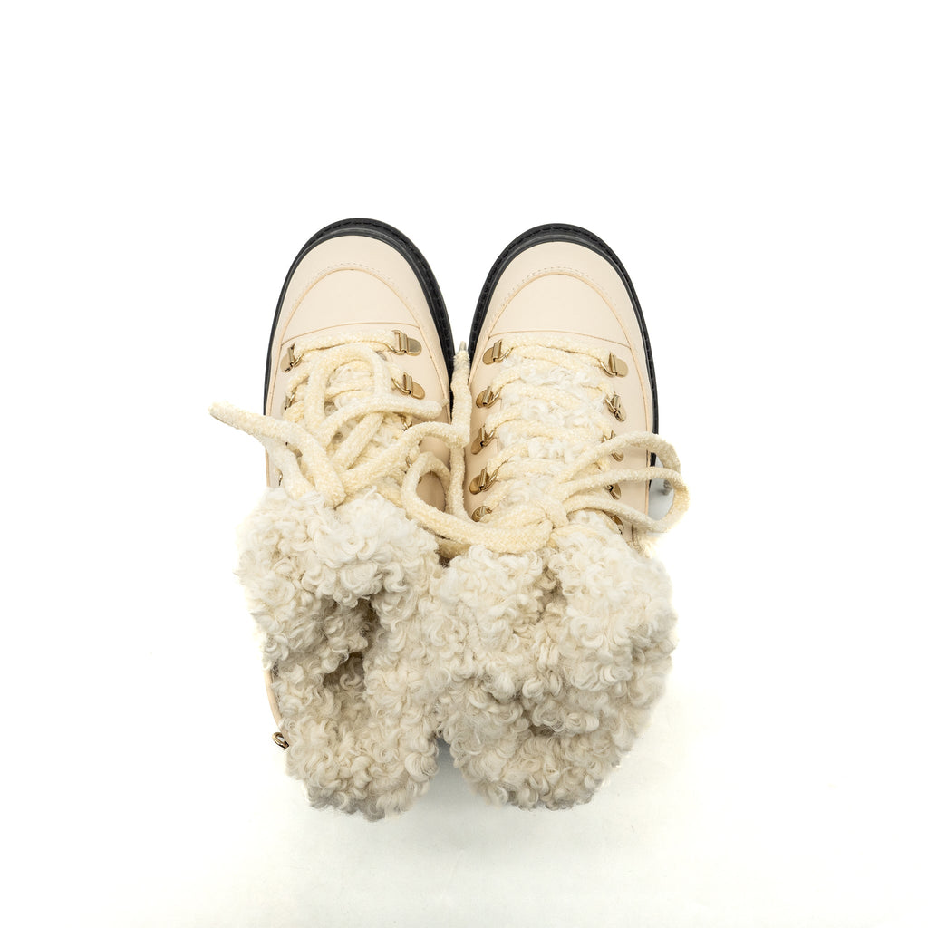 CHANEL 20K SHEARLING BOOTS BEIGE/BLACK