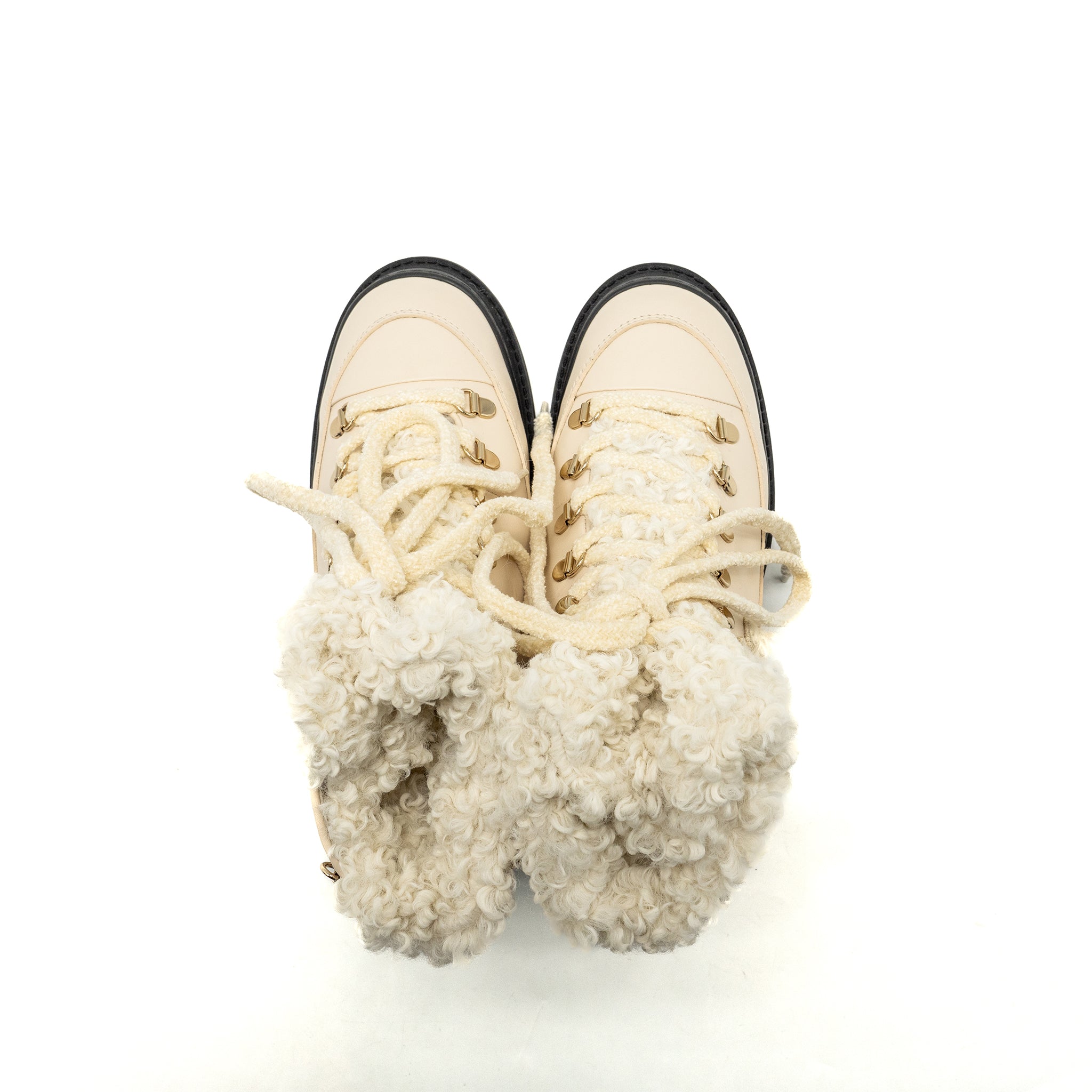 CHANEL 20K SHEARLING BOOTS BEIGE/BLACK