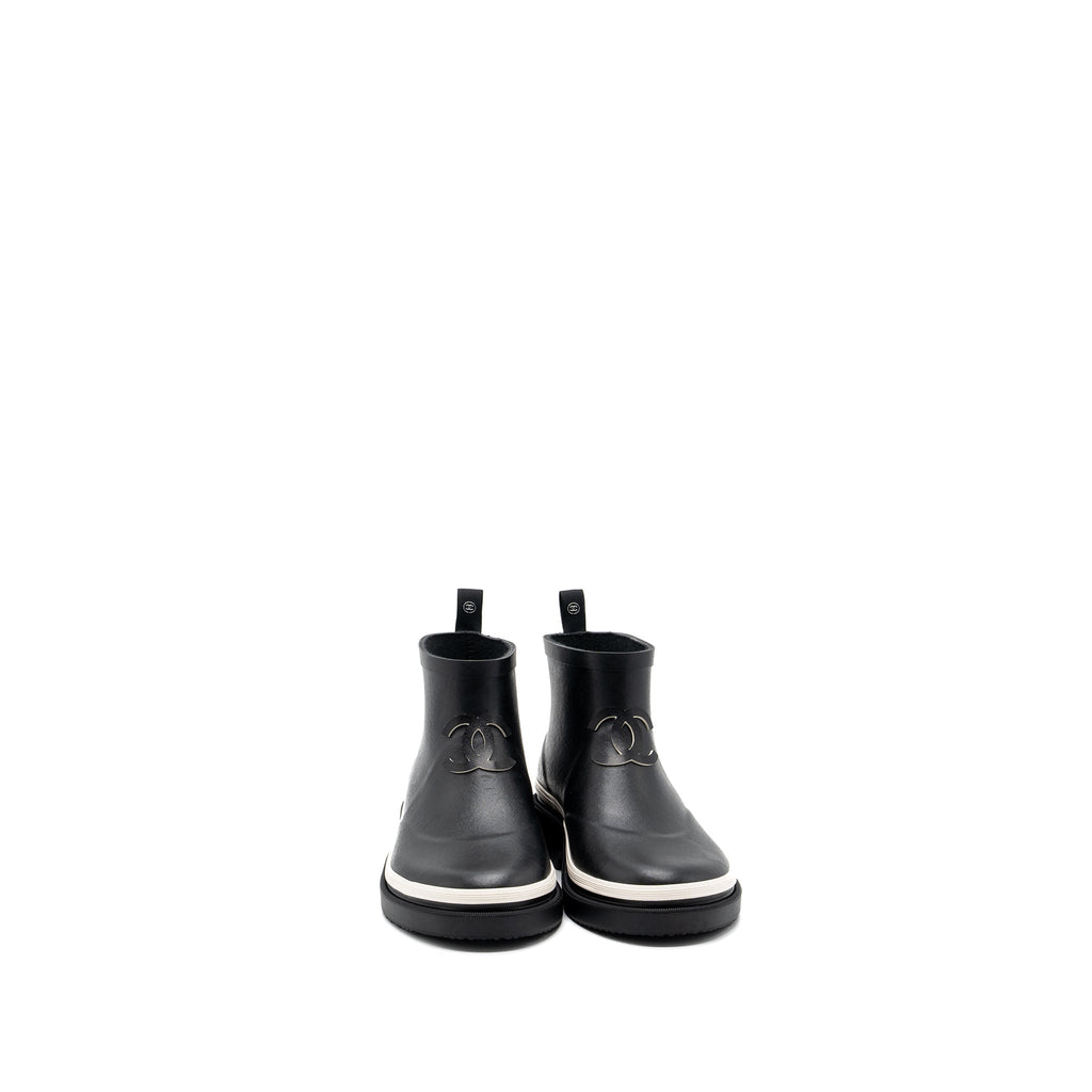 CHANEL RUBBER ANKLE BOOTS BLACK/ WHITE