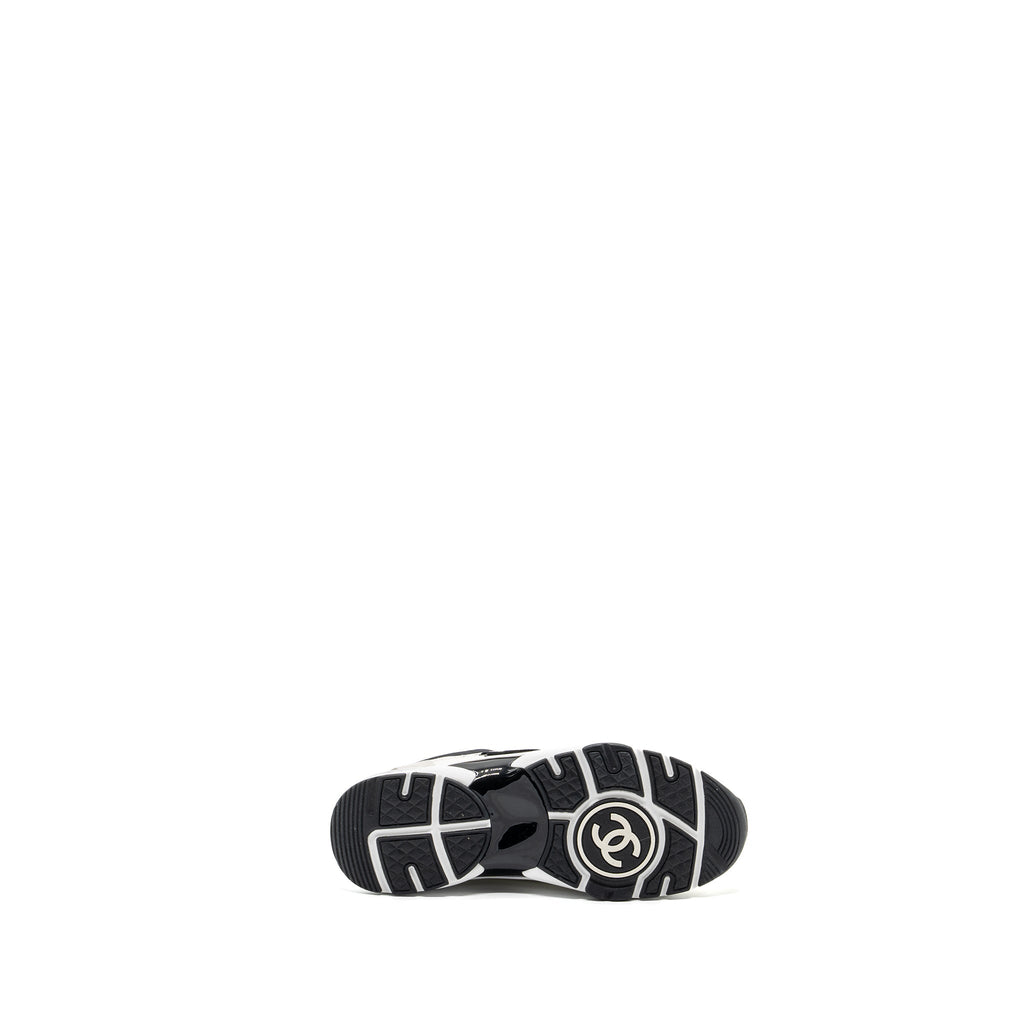 CHANEL CC LOGO TRAINER / SNEAKERS BLACK / WHITE