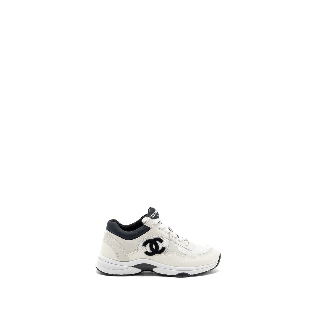 CHANEL CC LOGO TRAINER / SNEAKERS BLACK / WHITE