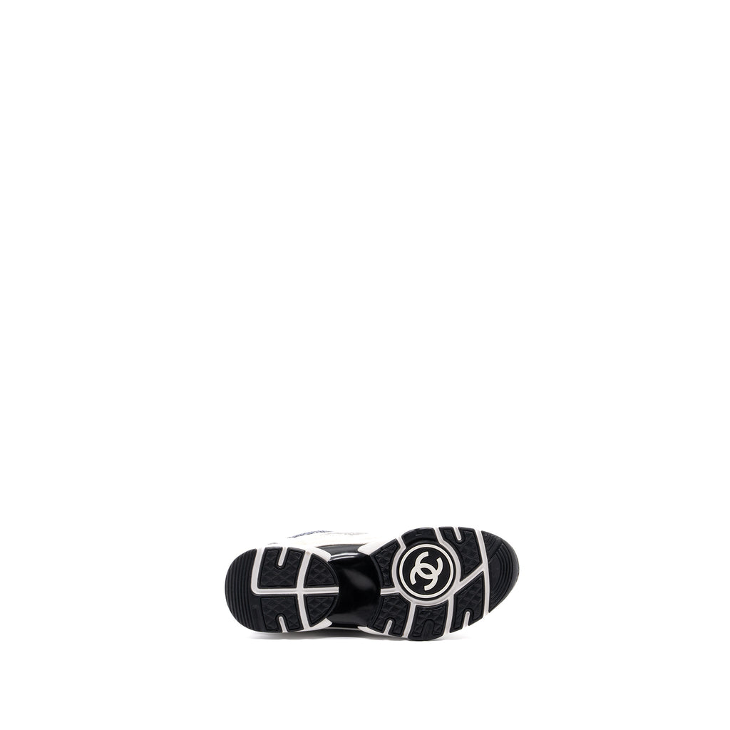 CHANEL CC LOGO SNEAKERS SUEDE LEATHER / FABRIC LIGHT GREY
