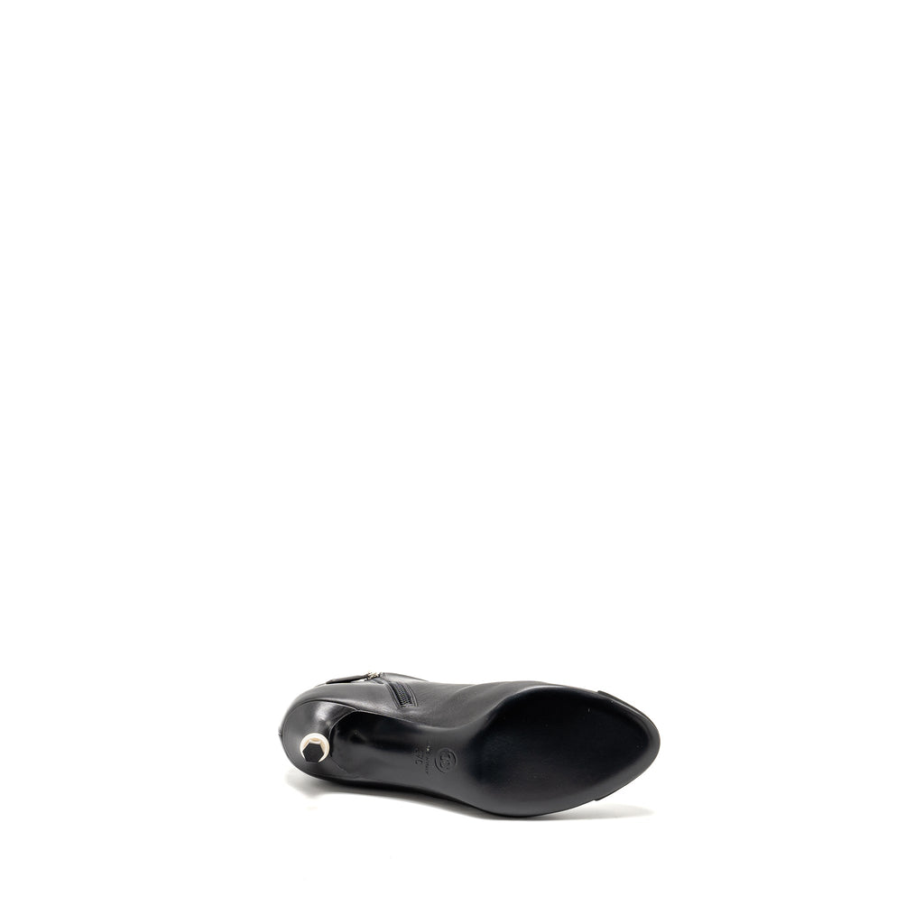 CHANEL INTERLOCKING BOOTS LETTER/PEARL LEATHER BLACK