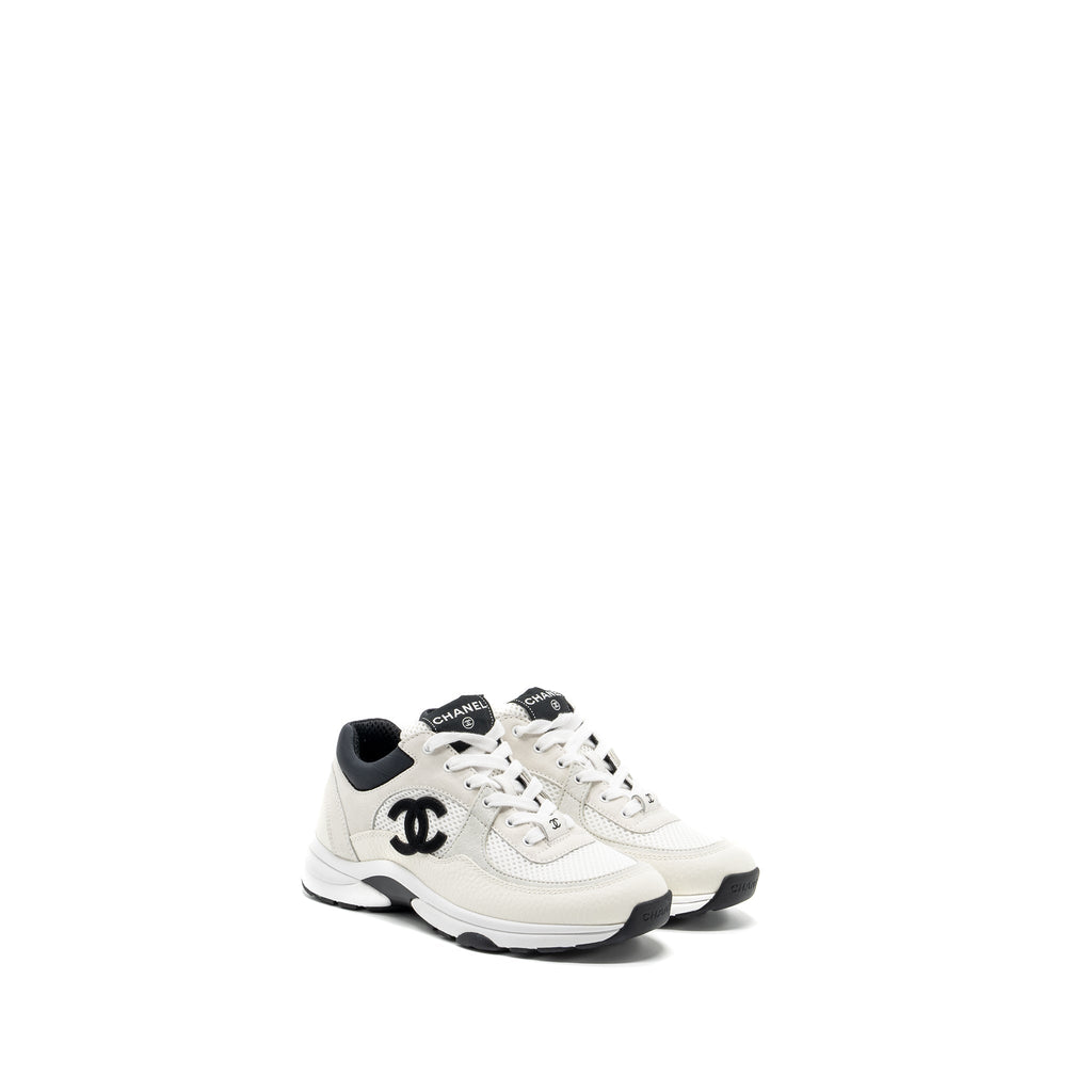 CHANEL CC LOGO TRAINER / SNEAKERS BLACK / WHITE