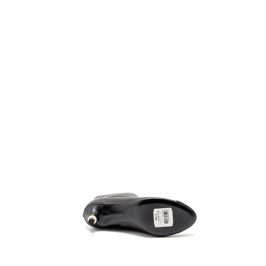 CHANEL INTERLOCKING BOOTS LETTER/PEARL LEATHER BLACK