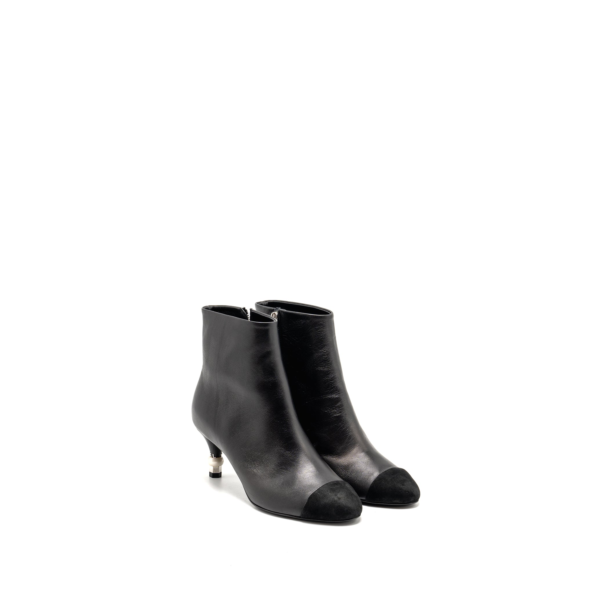 CHANEL INTERLOCKING BOOTS LETTER/PEARL LEATHER BLACK