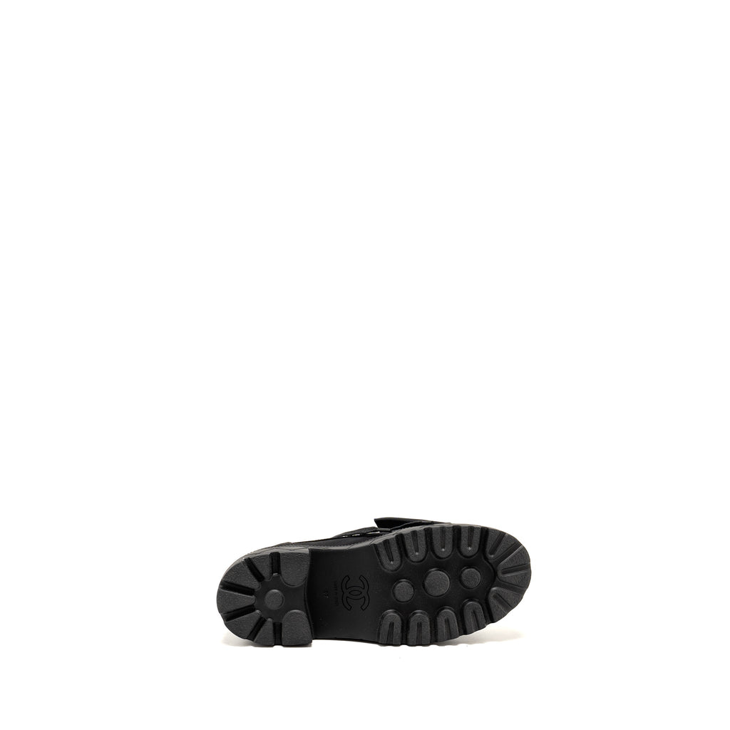 CHANEL CAMELLIA LOAFER BLACK/WHITE
