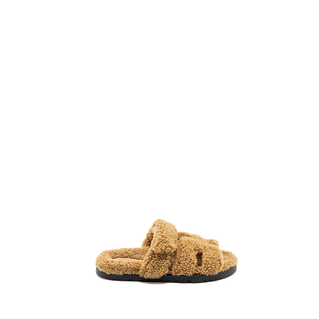 HERMES CHYPRE SANDALS SHEARLING BEIGE ARGYLE