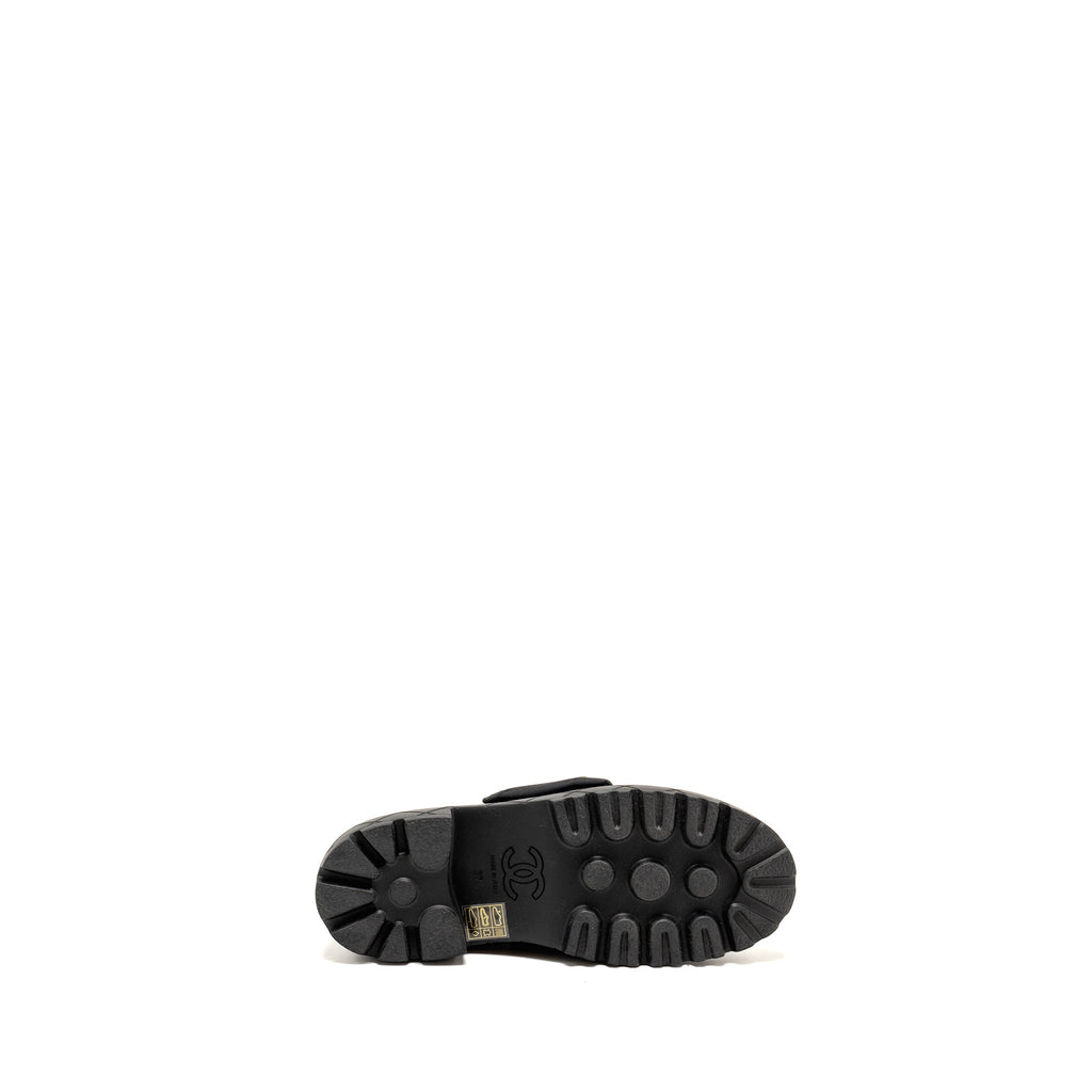 CHANEL CAMELLIA LOAFER BLACK/WHITE