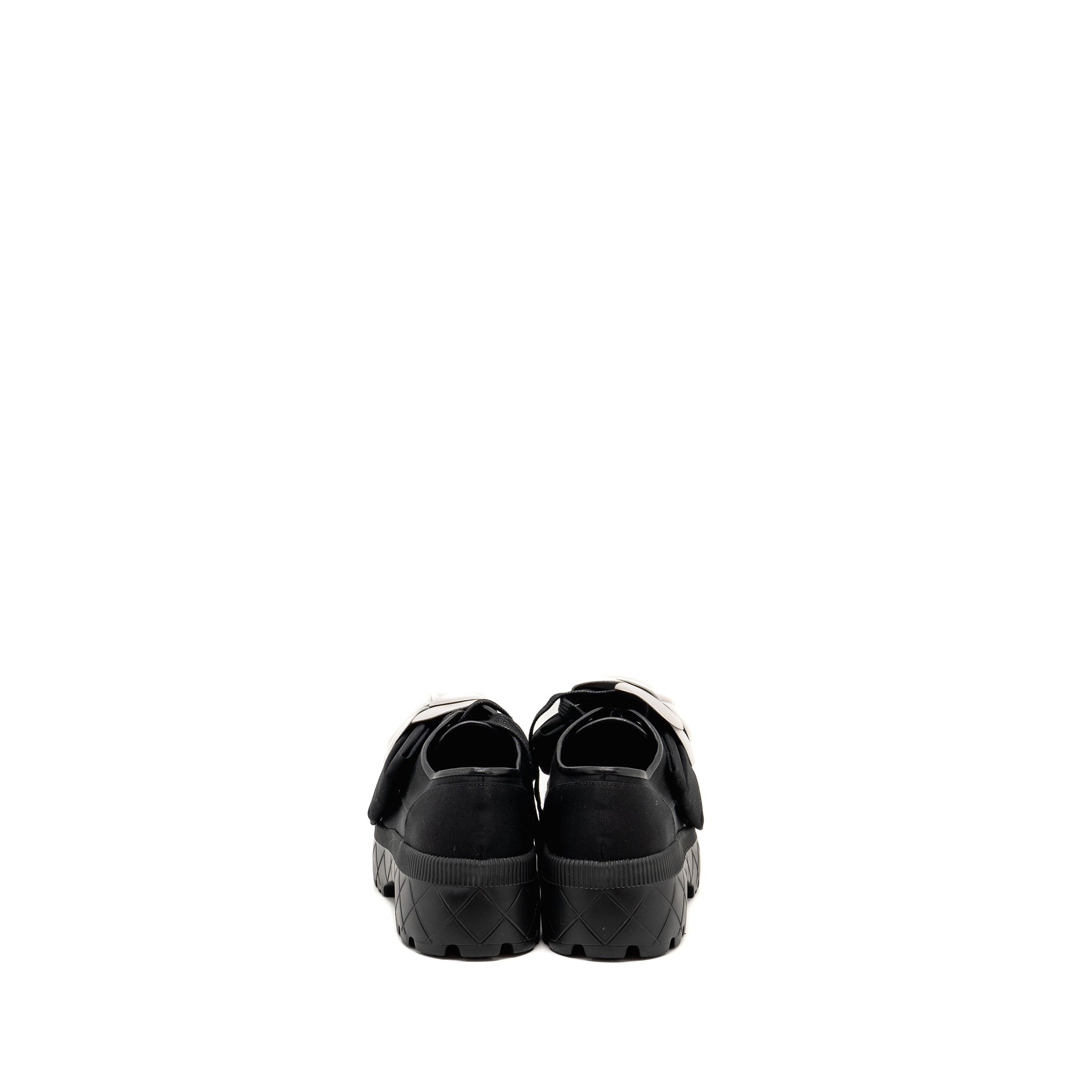 CHANEL CAMELLIA LOAFER BLACK/WHITE