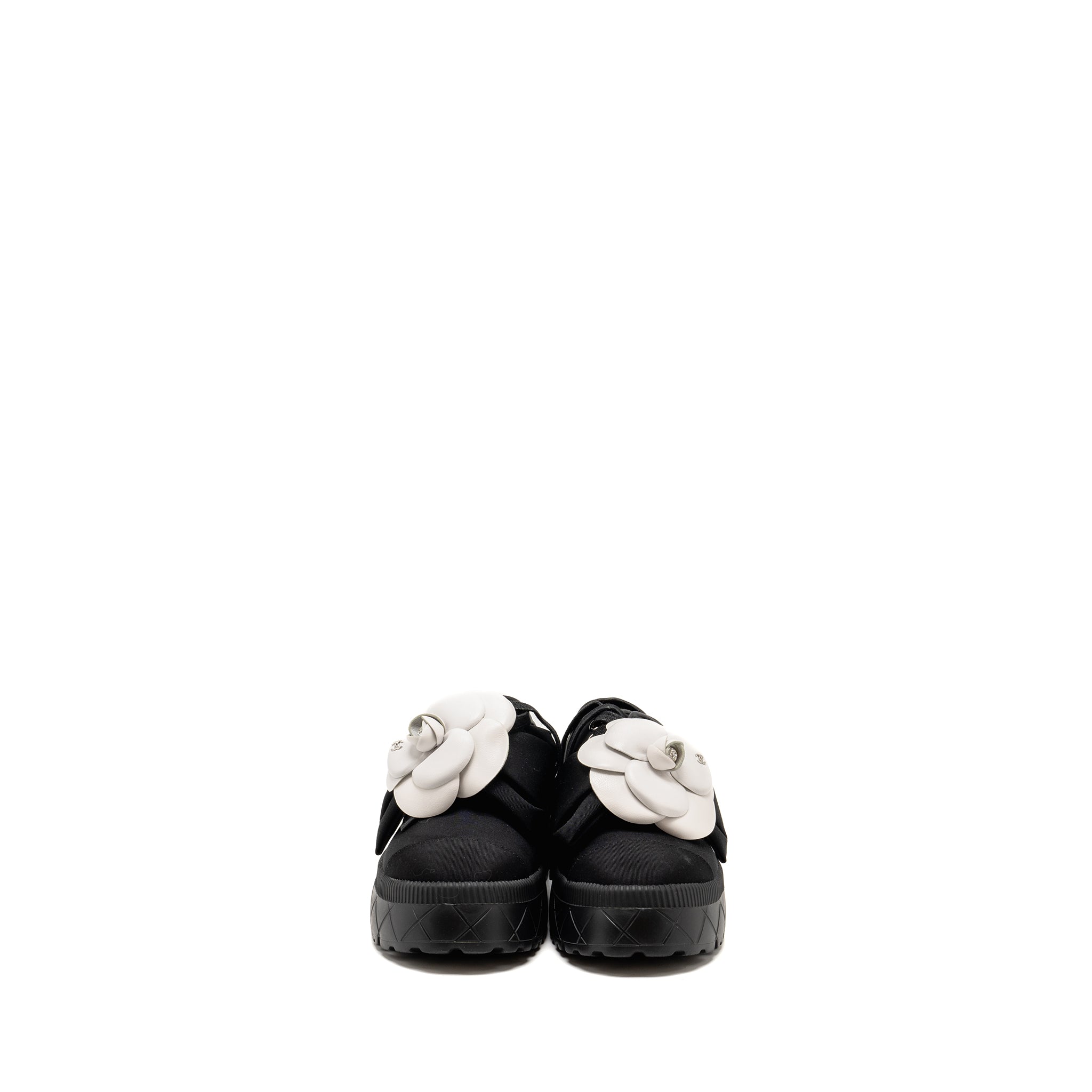 CHANEL CAMELLIA LOAFER BLACK/WHITE