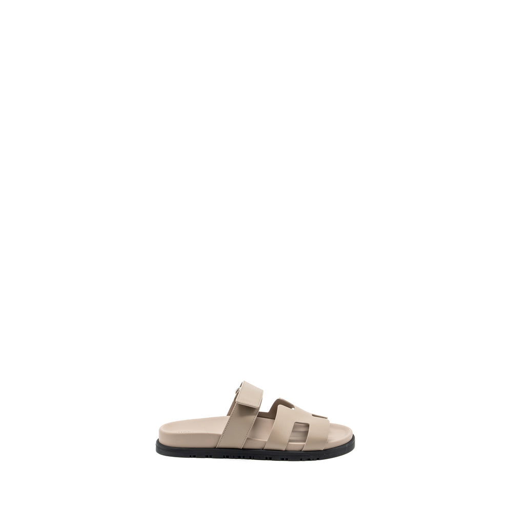 HERMES CHYPRE SANDALS BEIGE MASTIC