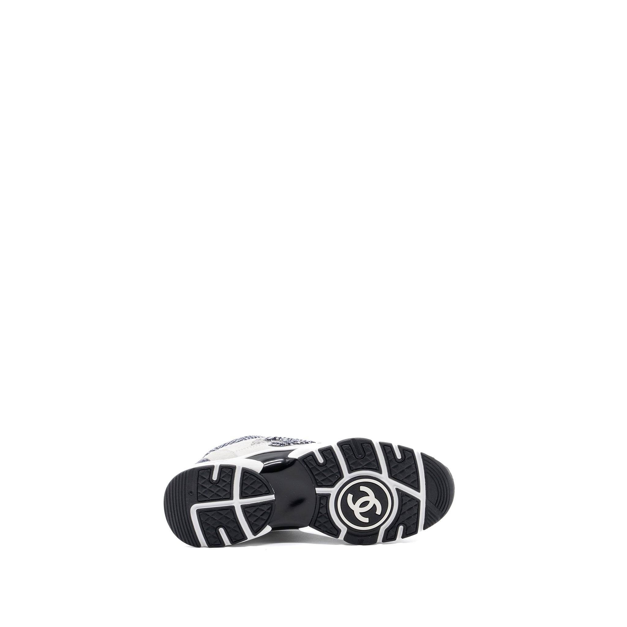 CHANEL CC LOGO SNEAKERS SUEDE / FABRIC LIGHT GREY