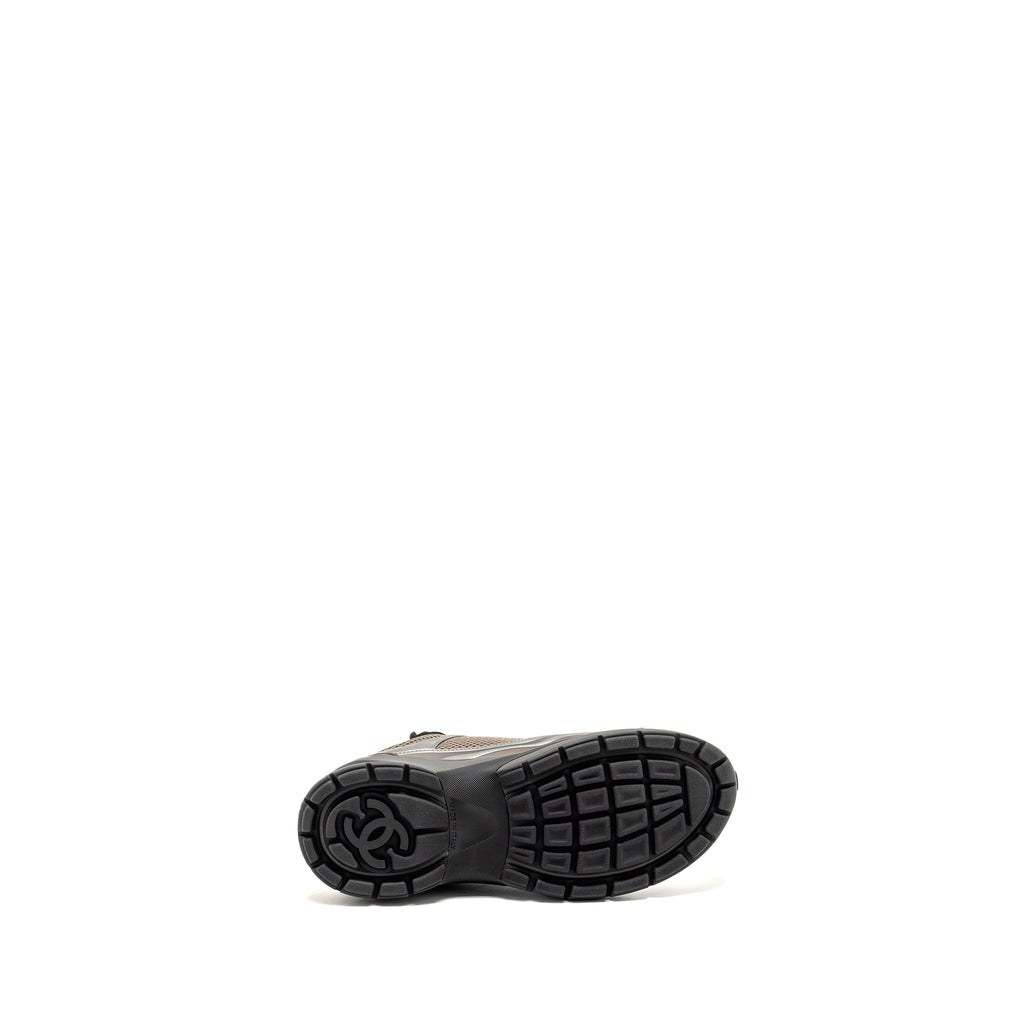 CHANEL 23A CC LOGO SNEAKERS FABRIC/LAMINATED KHAKI/SILVER/DARK PURPLE