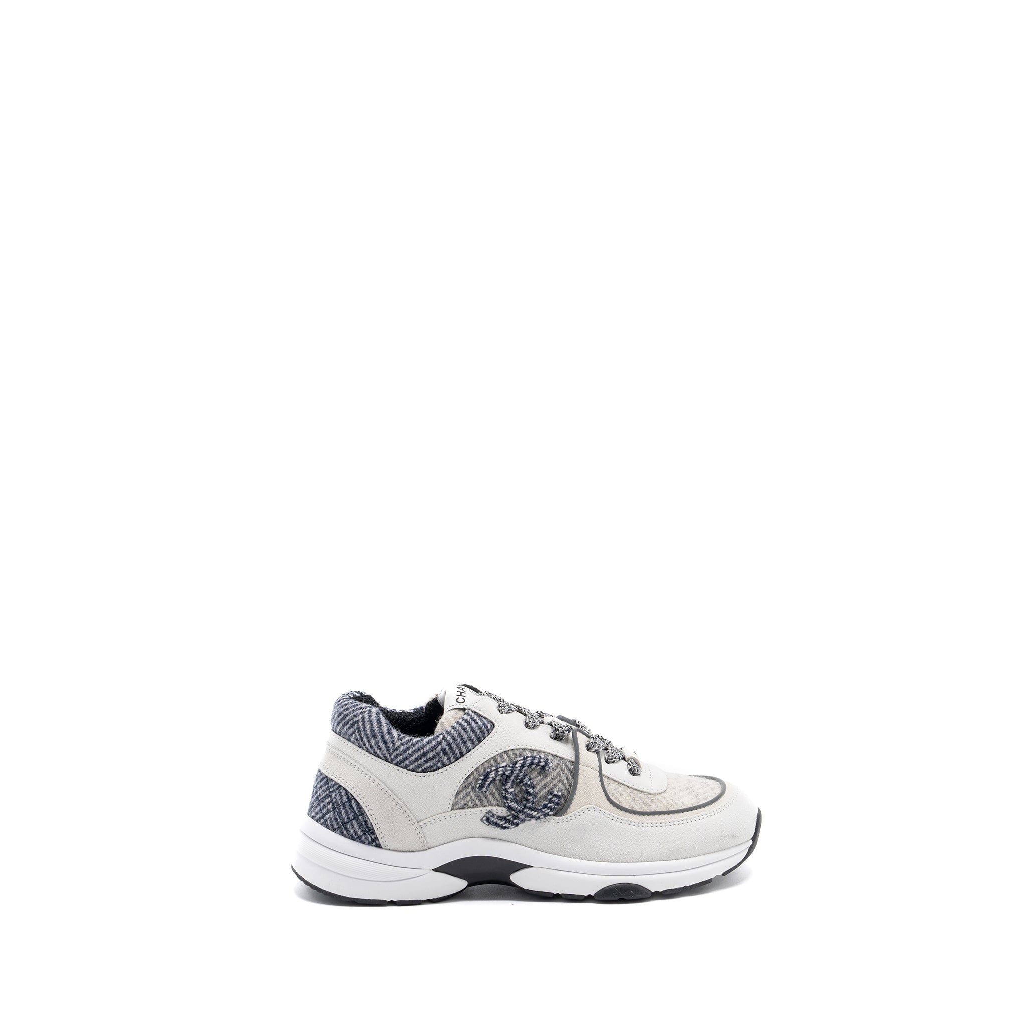 CHANEL CC LOGO SNEAKERS SUEDE / FABRIC LIGHT GREY