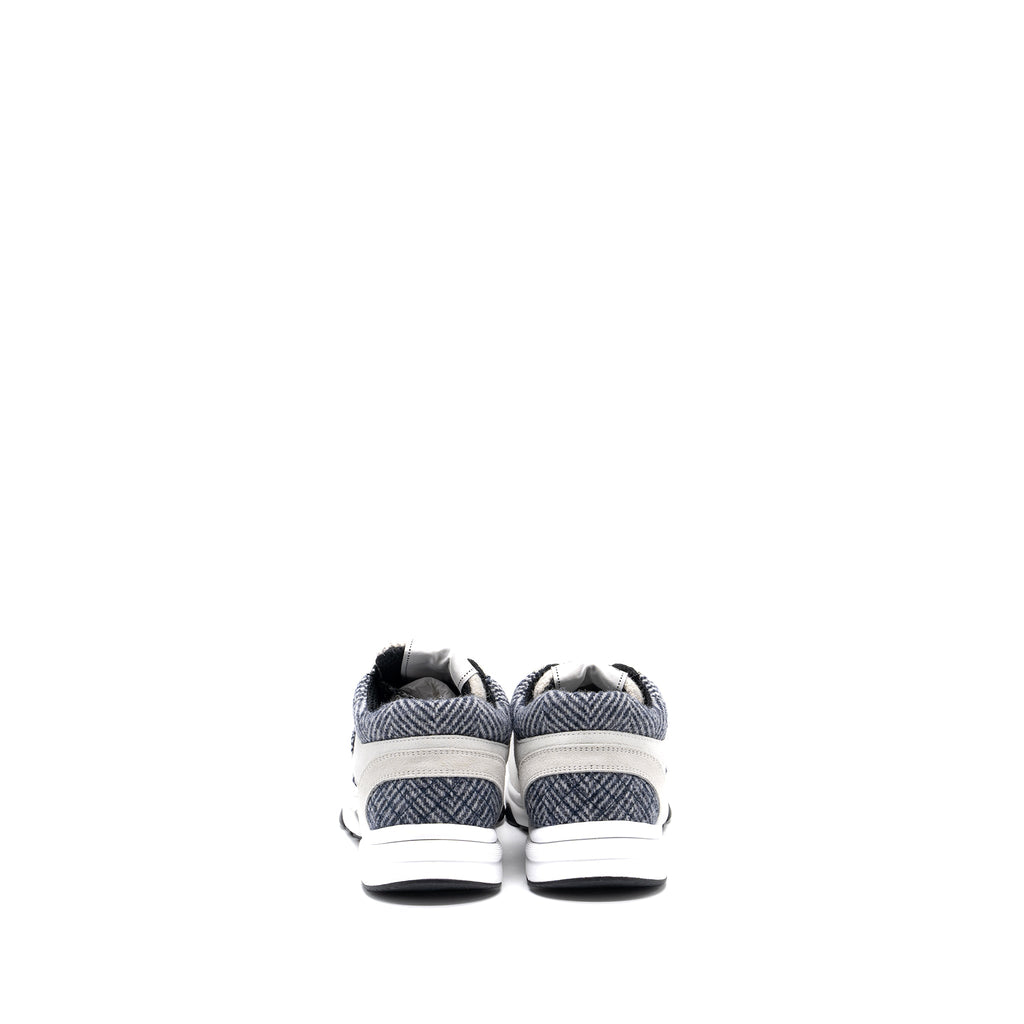 CHANEL CC LOGO SNEAKERS SUEDE / FABRIC LIGHT GREY