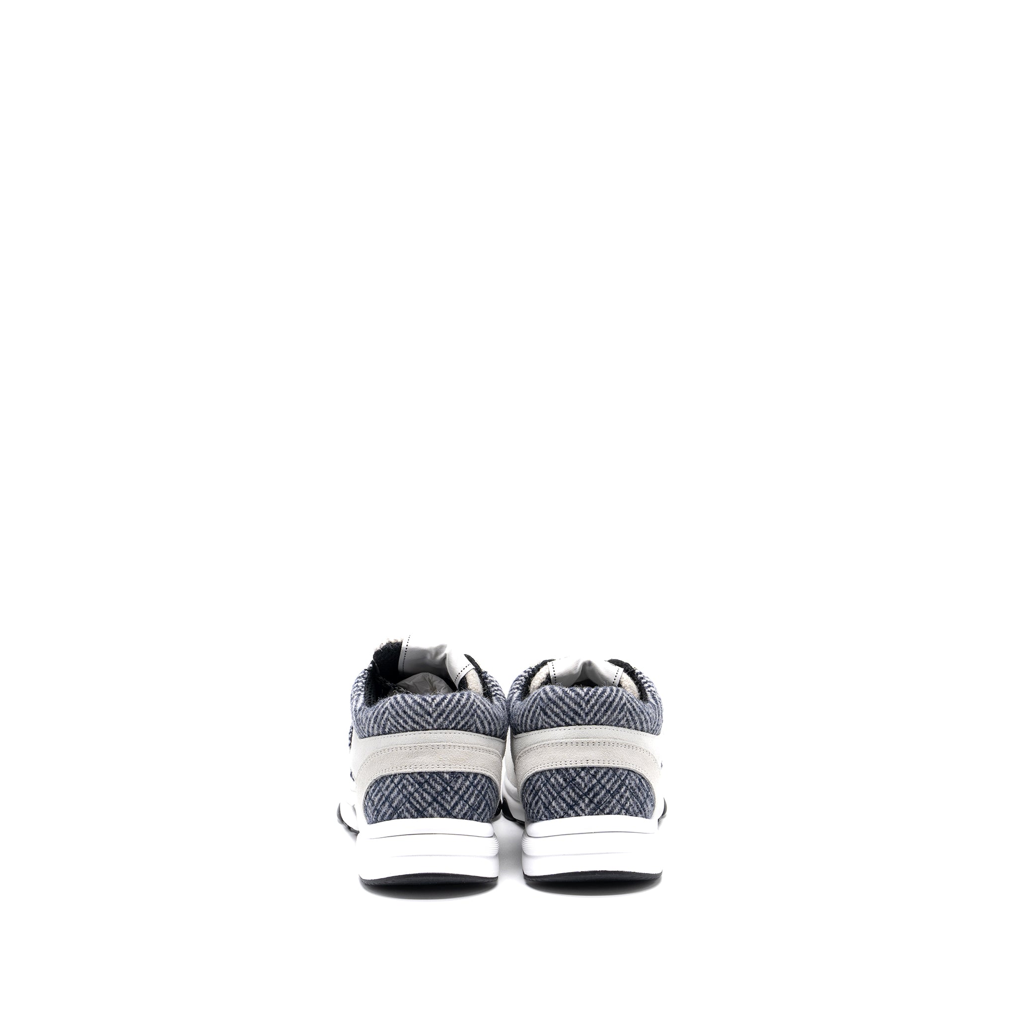 CHANEL CC LOGO SNEAKERS SUEDE / FABRIC LIGHT GREY