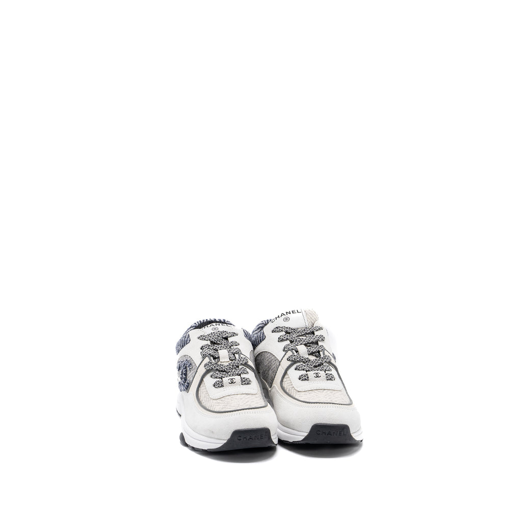 CHANEL CC LOGO SNEAKERS SUEDE / FABRIC LIGHT GREY