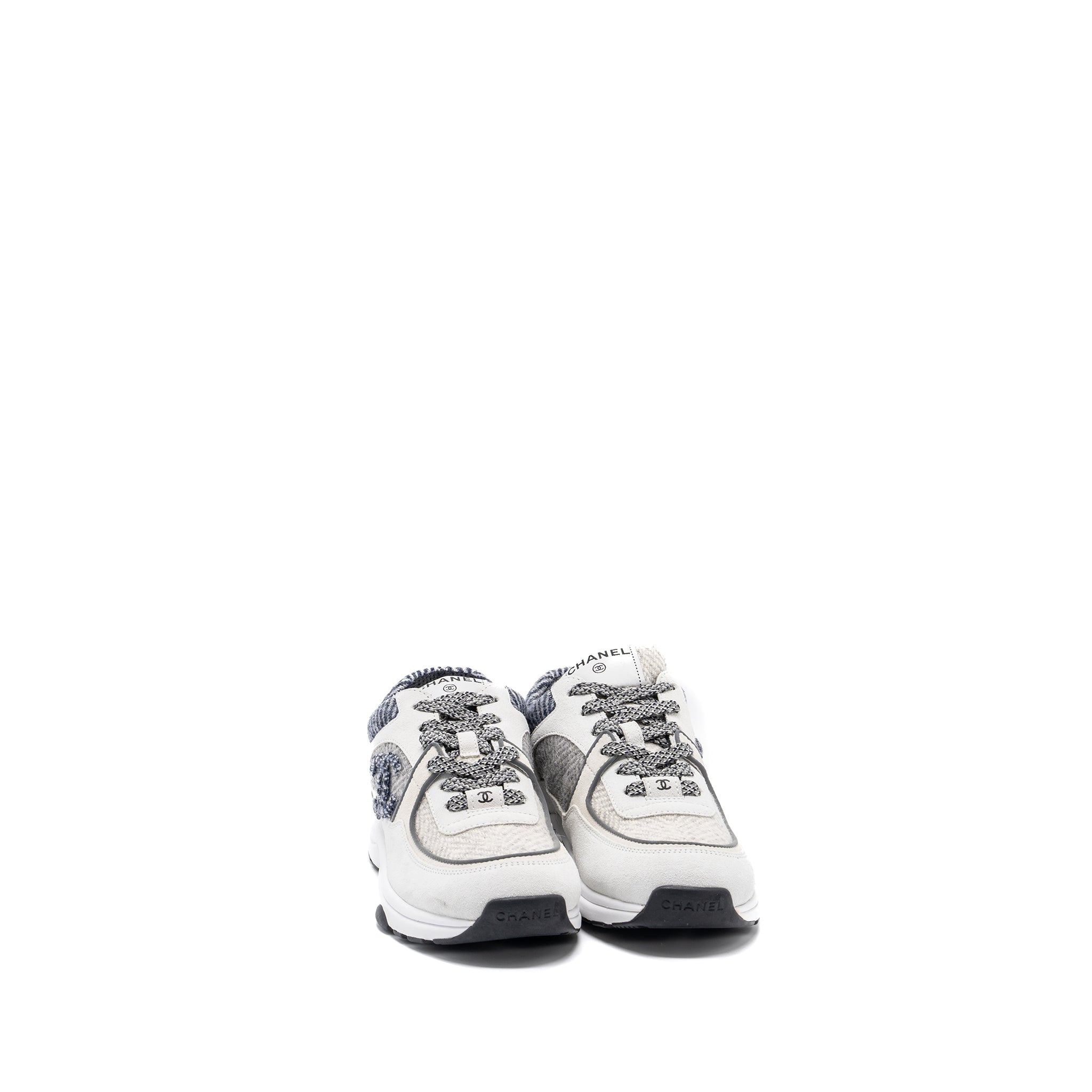 CHANEL CC LOGO SNEAKERS SUEDE / FABRIC LIGHT GREY