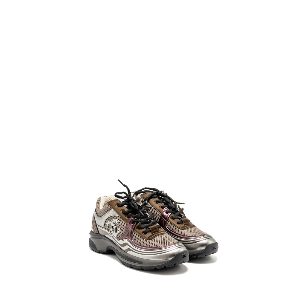CHANEL 23A CC LOGO SNEAKERS FABRIC/LAMINATED KHAKI/SILVER/DARK PURPLE